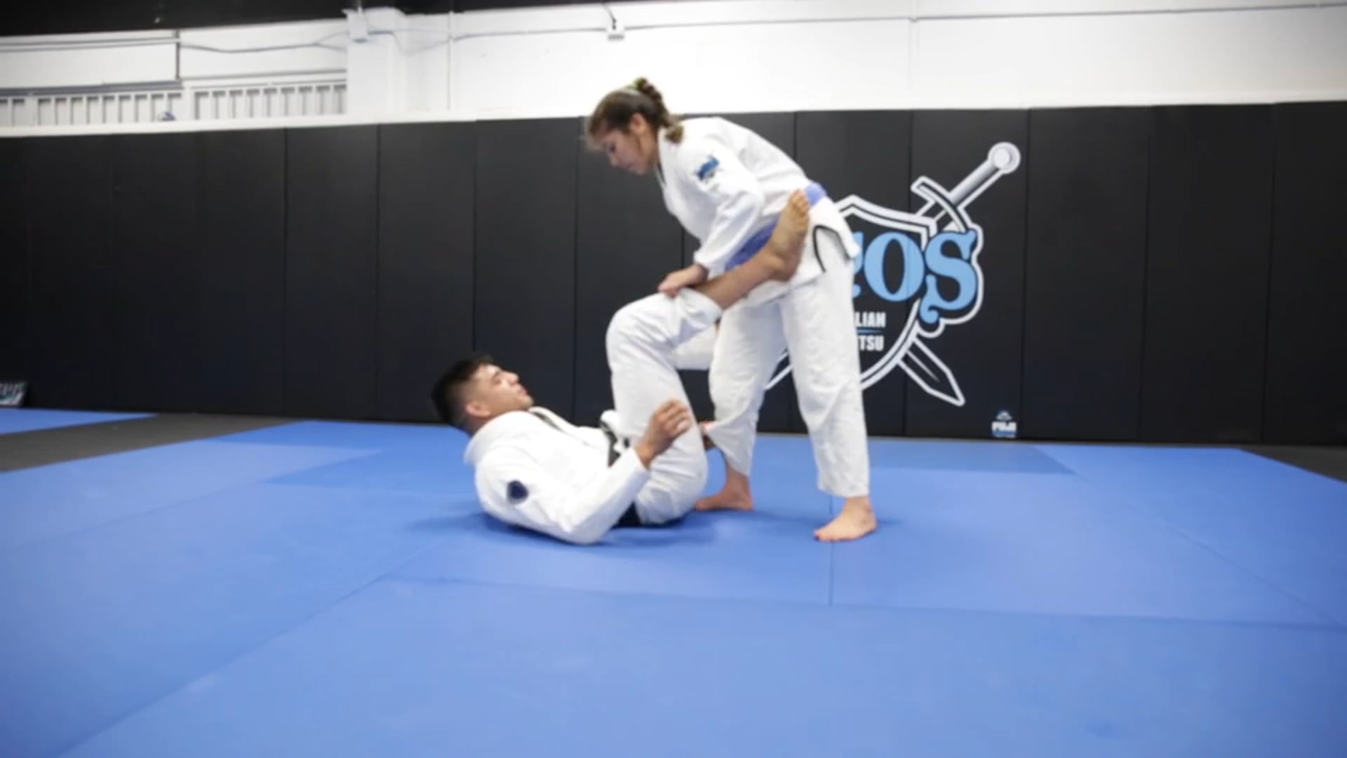 Connecting De La Spider To One Leg X Sweep Then To Offensive Top Positioning