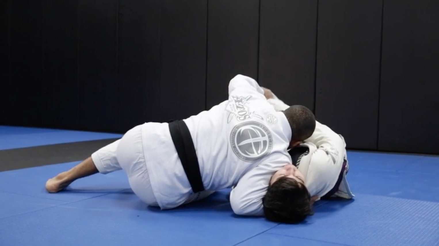 Long Step Pass from De La Riva Guard