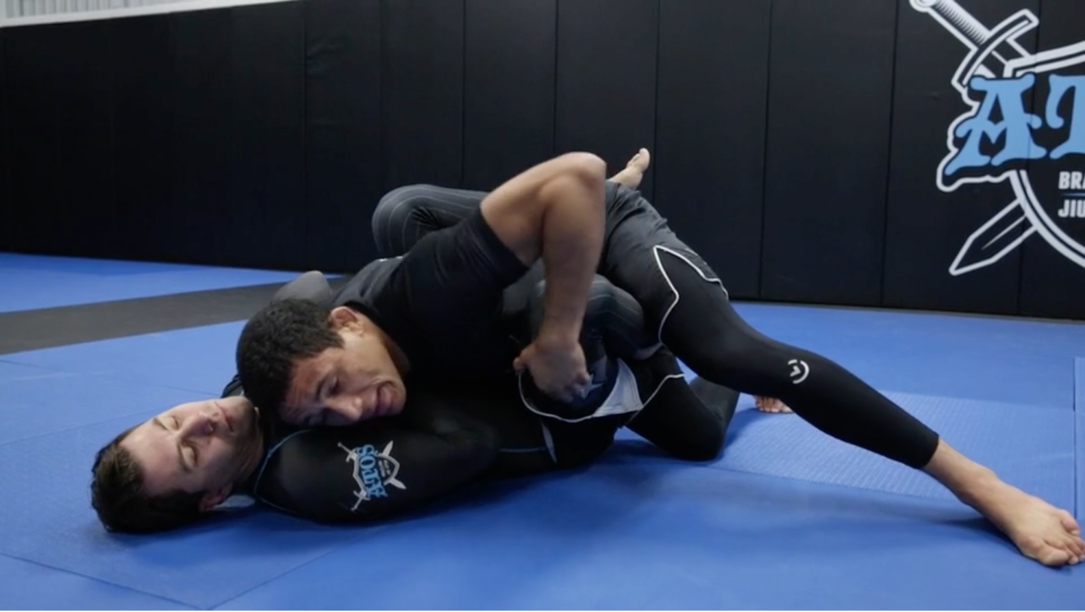 Setting Up The Half Guard Smash Pass To Mount + Head & Arm Choke ...