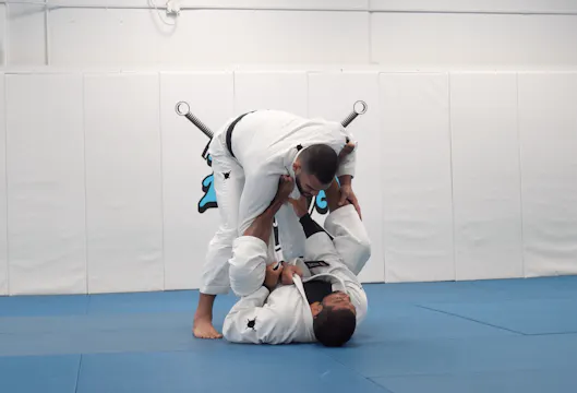 Classic Guard Control + Omoplata Subm...