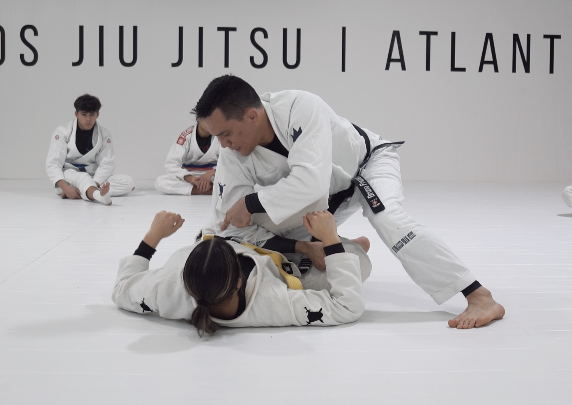 Crazy Dog Pass From Knee Cut