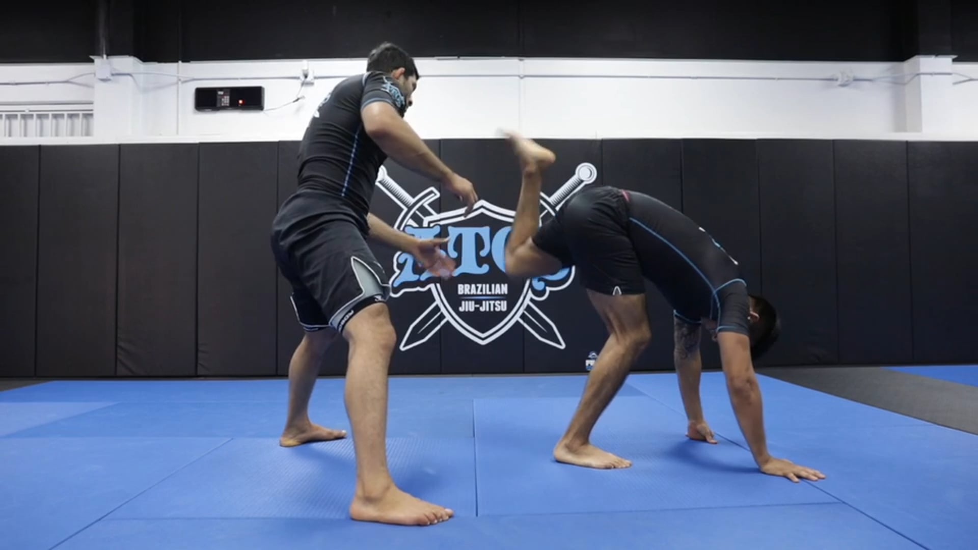 K Guard To Waiter Sweep Attack + Stack Pressure To Anaconda Choke | COMBO!