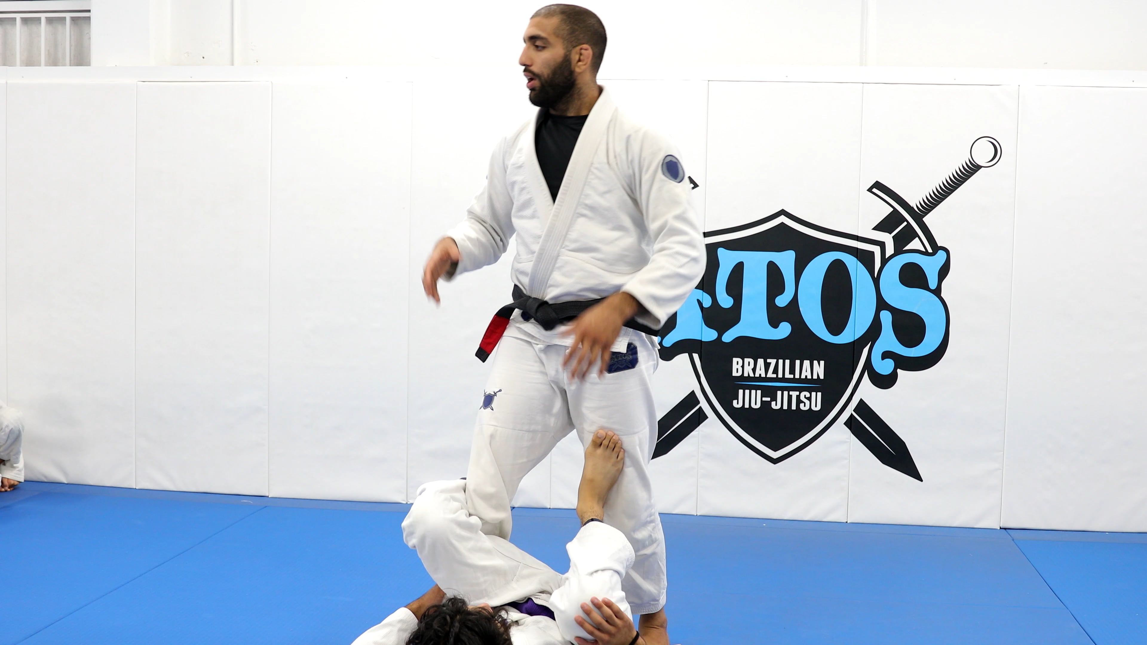 Double Kneecut Pass From Spider De La Riva 