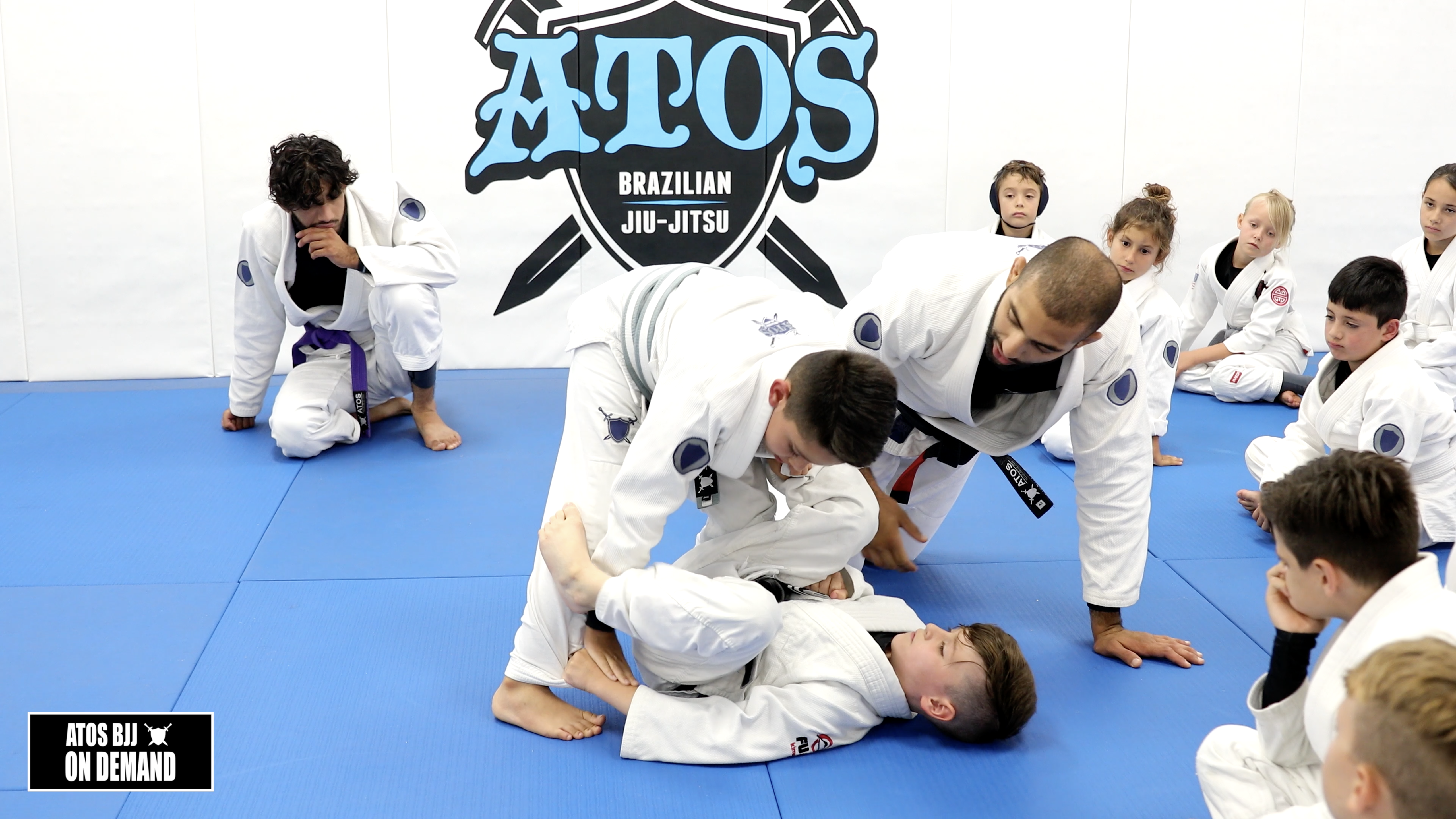 Controling Base & Grip Control When Passing De La Riva - Kid's Class