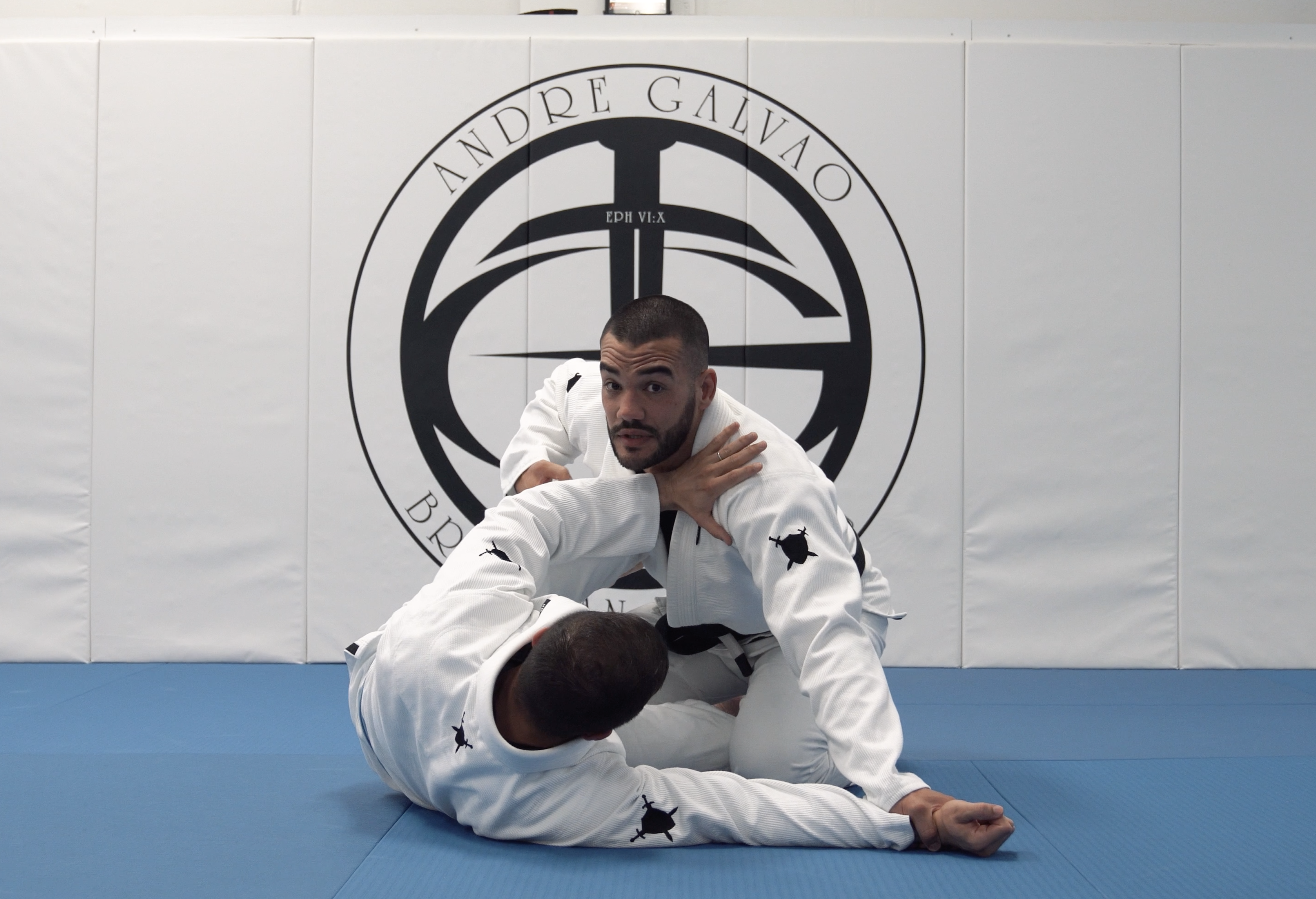 Split Pass From Half Guard Knee Shield