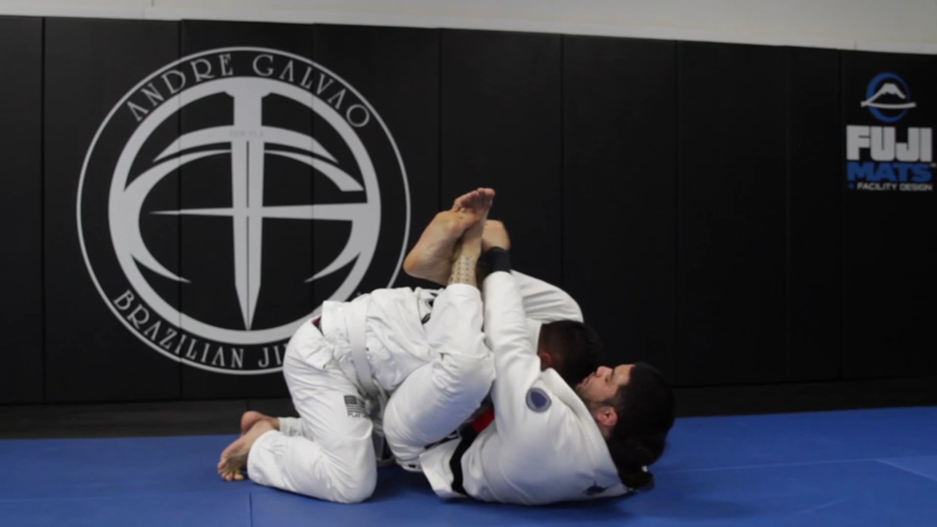 Using the De la Riva Spider Guard to Set Up The Triangle Choke