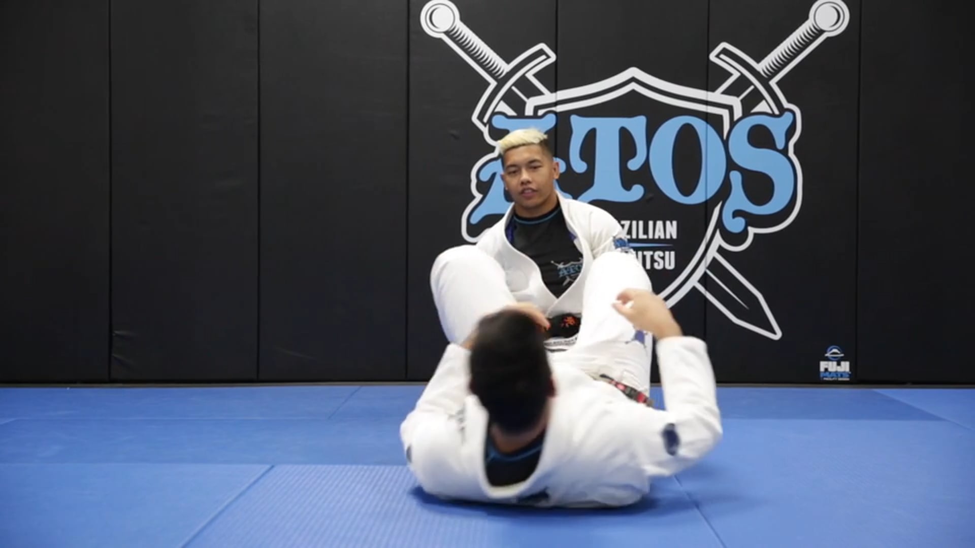 Windshield Wiper Passing the De la Riva Guard