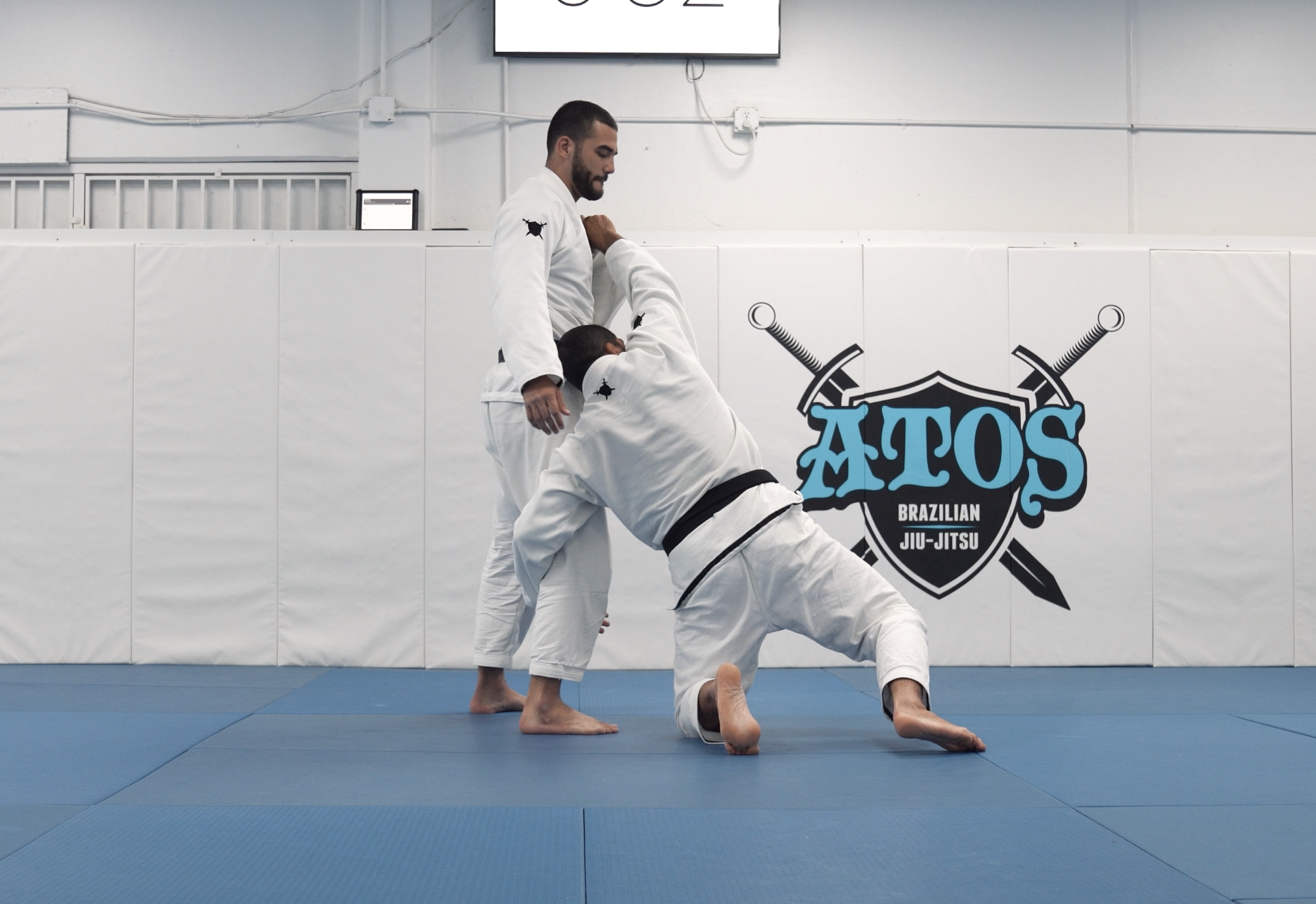 Single Leg Pivoting the Outside Leg to Choke From the Back | Part 1