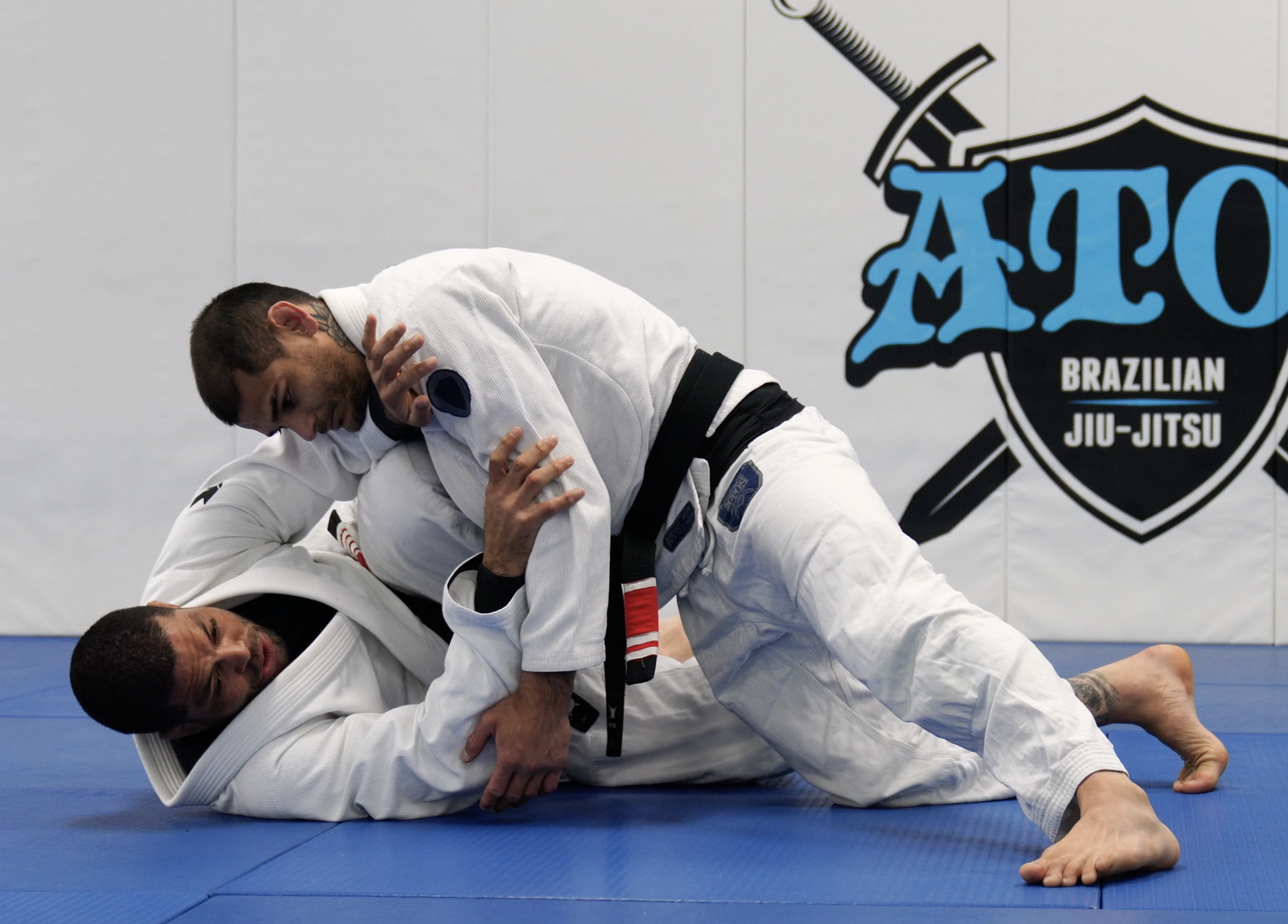 How to Deal with Pressure Pass When Opponent Start Passing your Guard