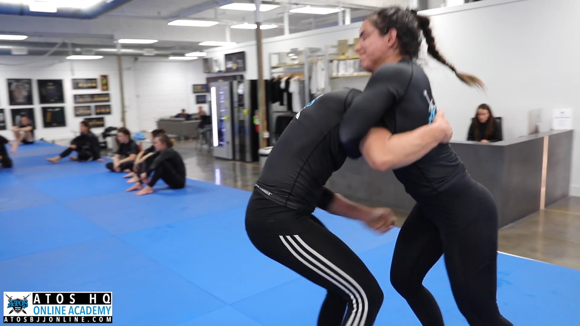 4 Minute Round: Angelica Galvao & Rafaela Guedes 