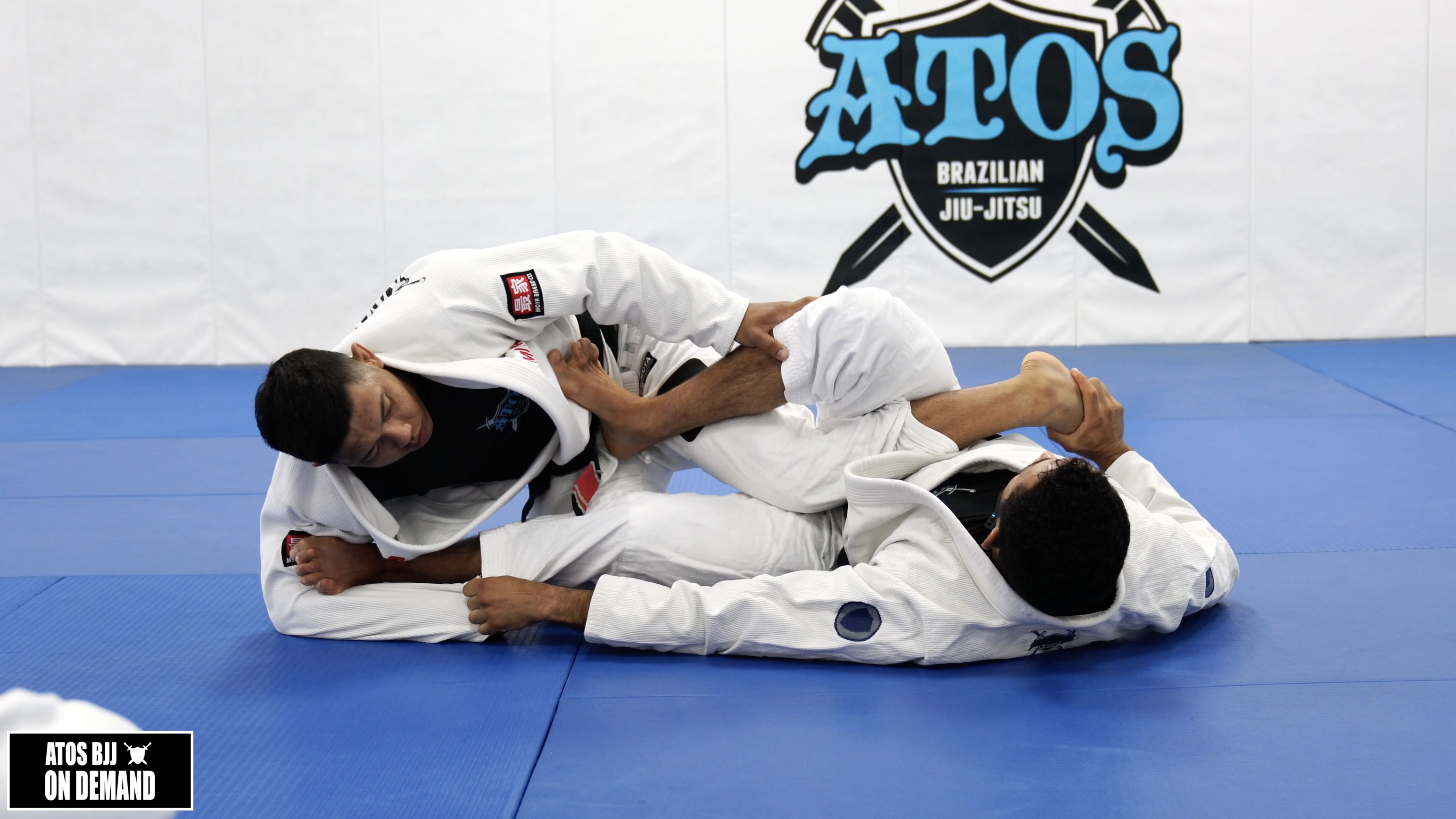 Guard Entrance to the Toe Hold & Knee Bar 