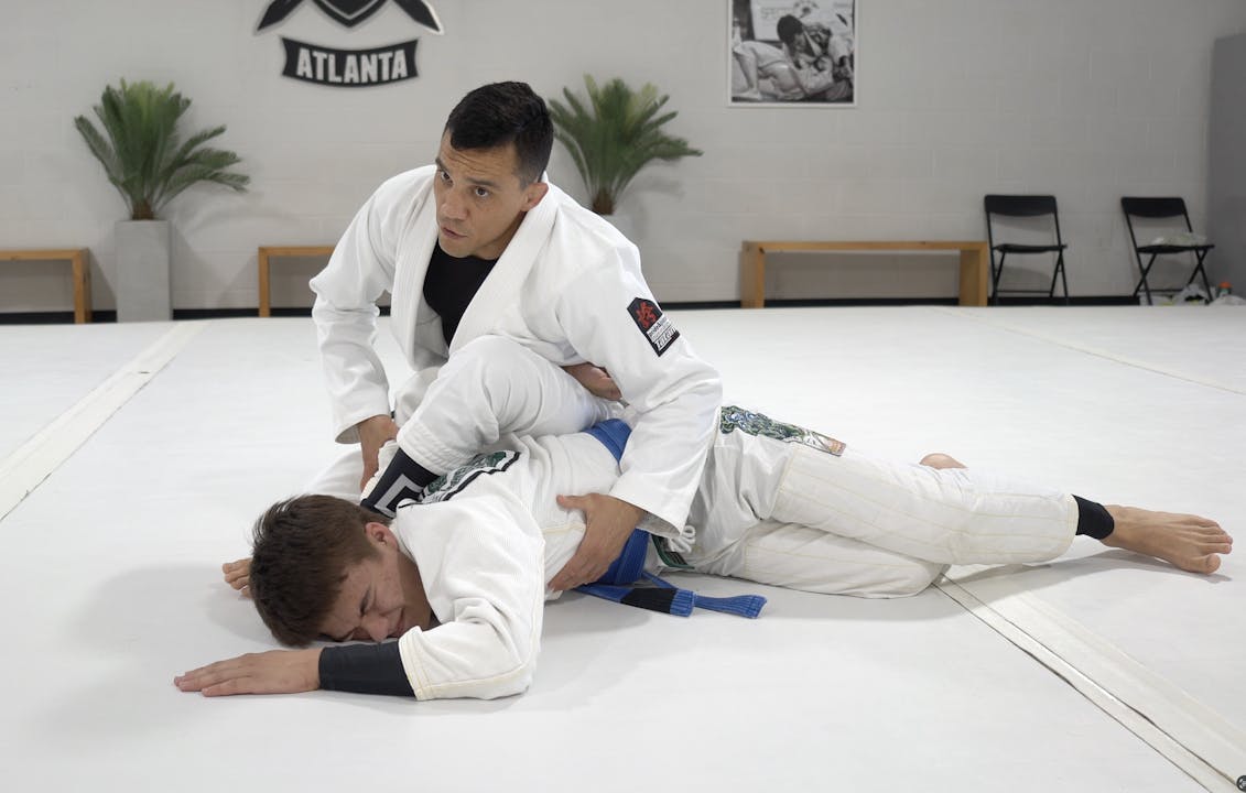 Triangle Choke & Omoplata from Spider Lasso Guard Bruno Frazatto