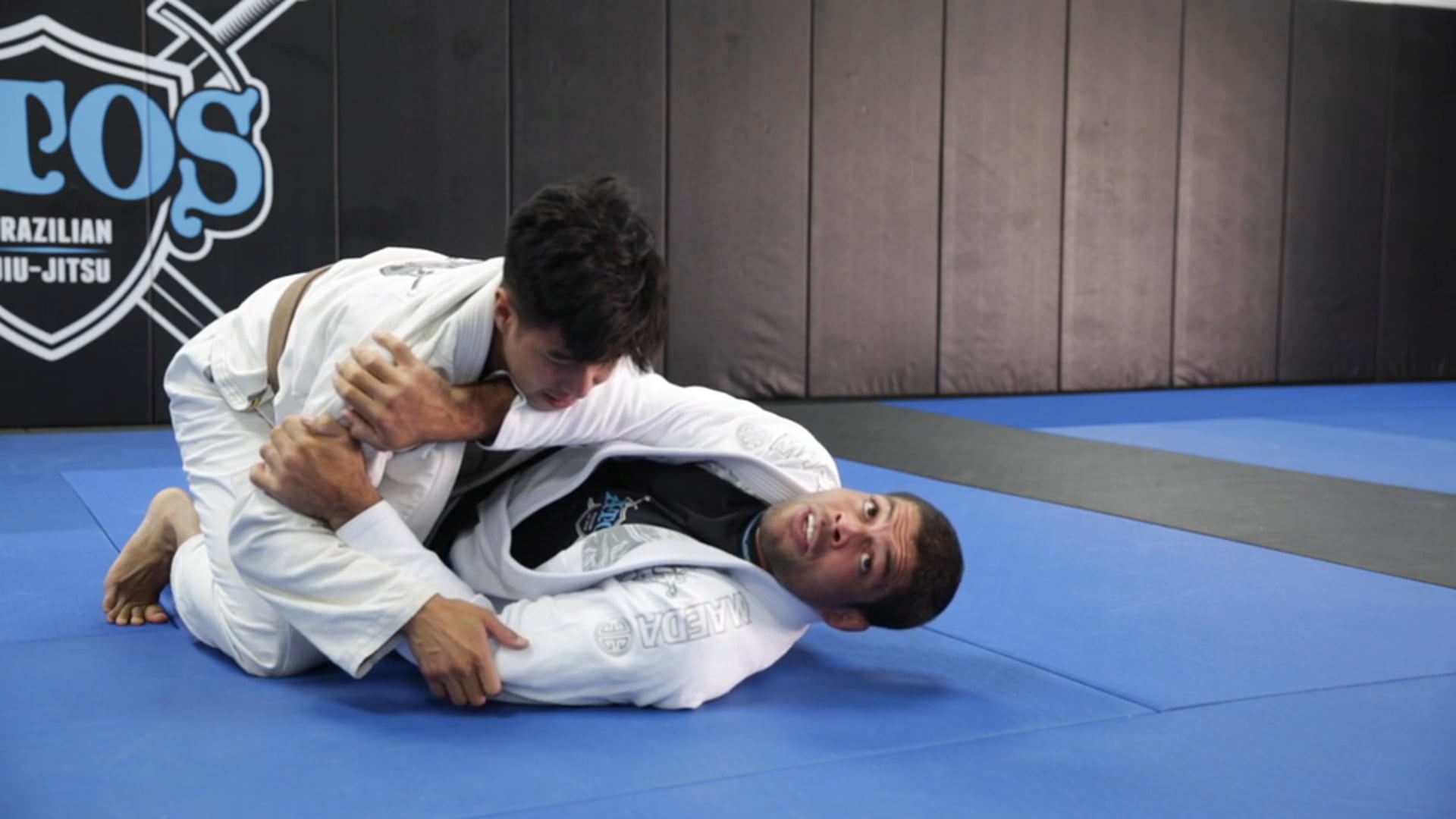 Half Guard Defense with Knee Shield & Collar Sleeve Details