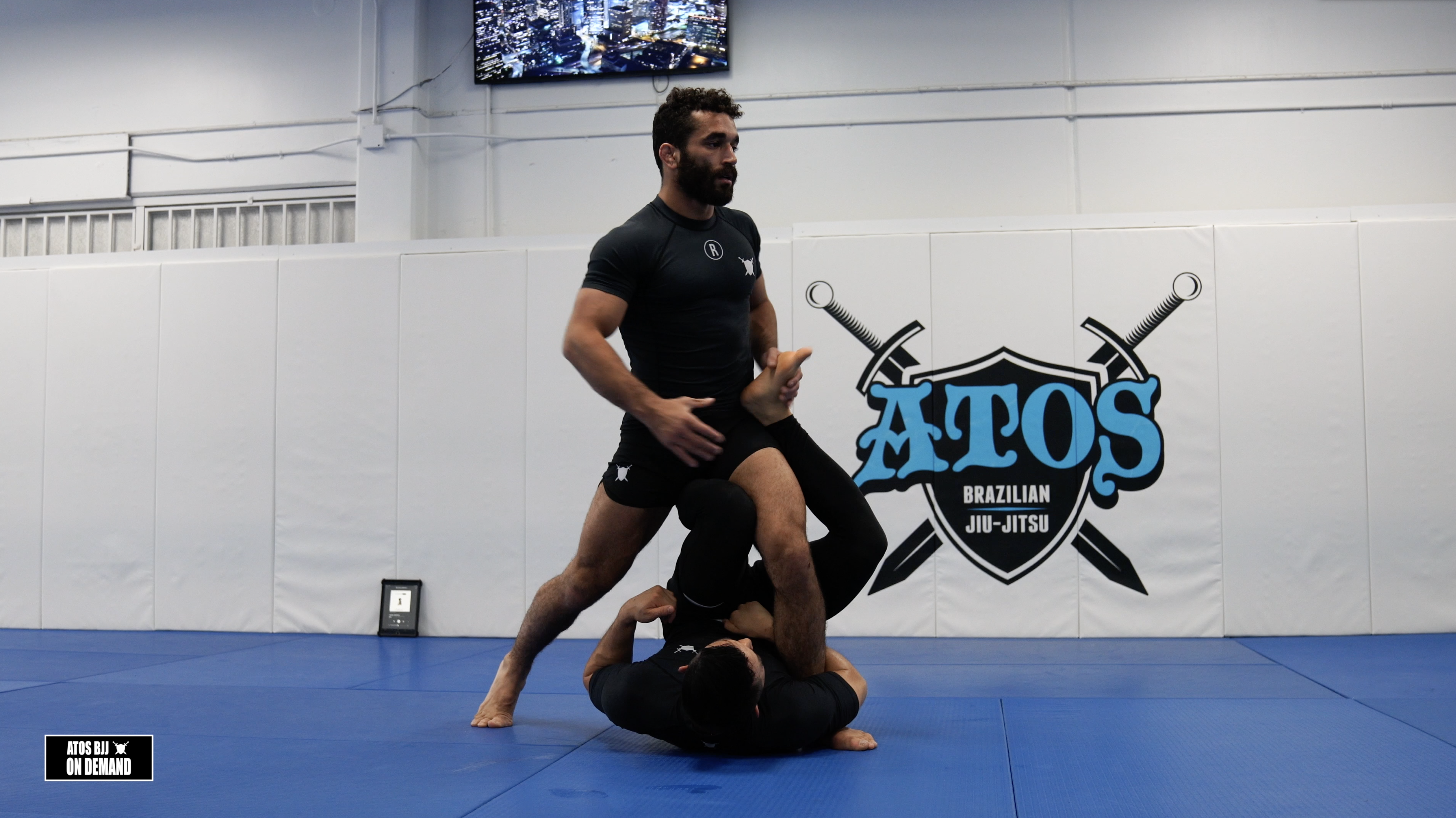 Single Leg X Strategy Focused on North-South Passing Angles