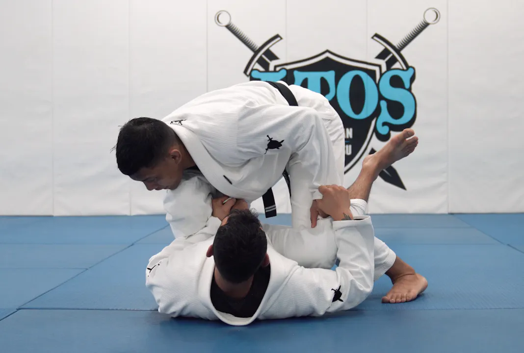 Passing Spider Lasso With Knee Cut | Part 2 - Rolando Samson - Atos BJJ ...