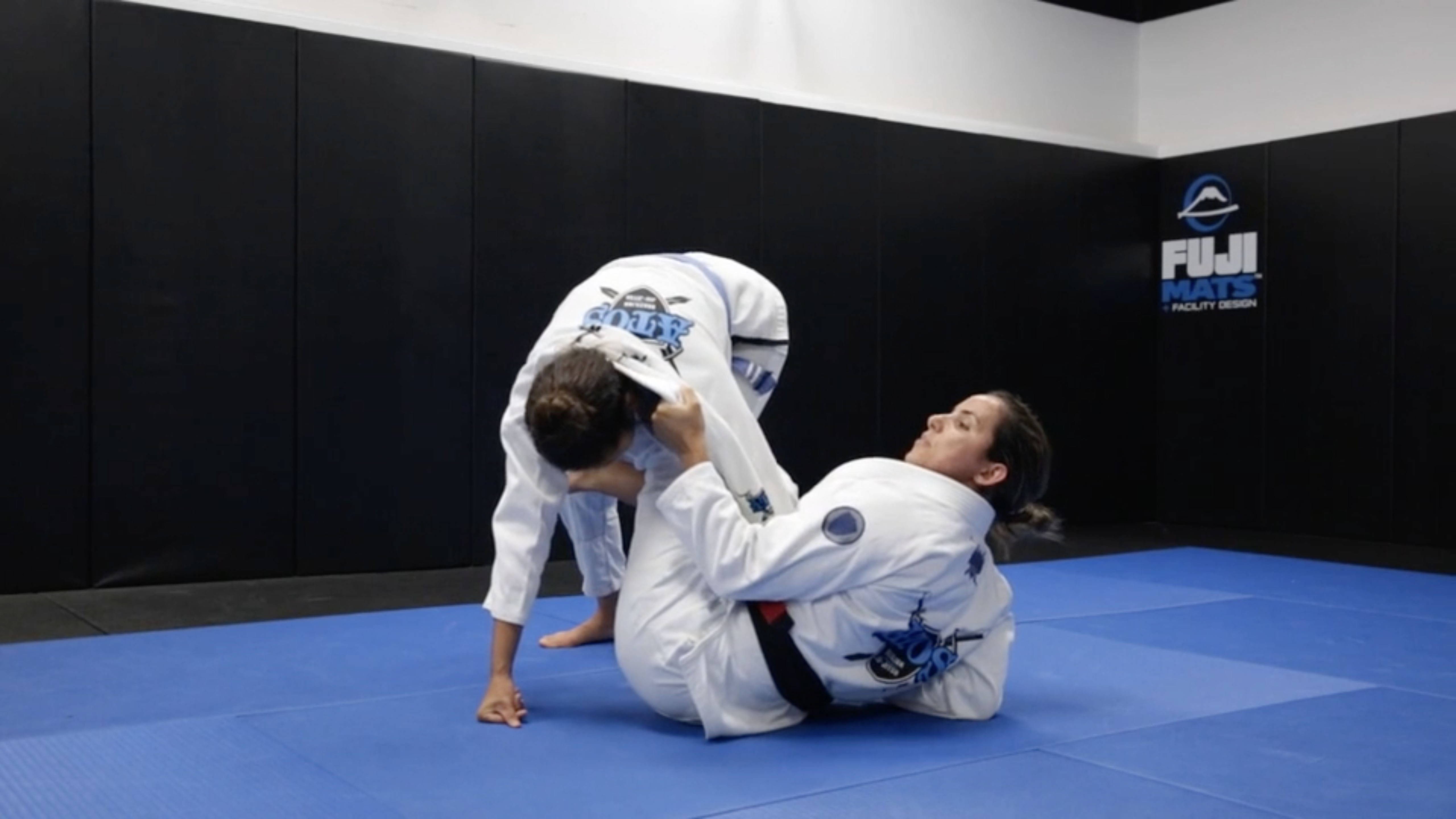 Sweeping Using the Deep De la Riva Guard