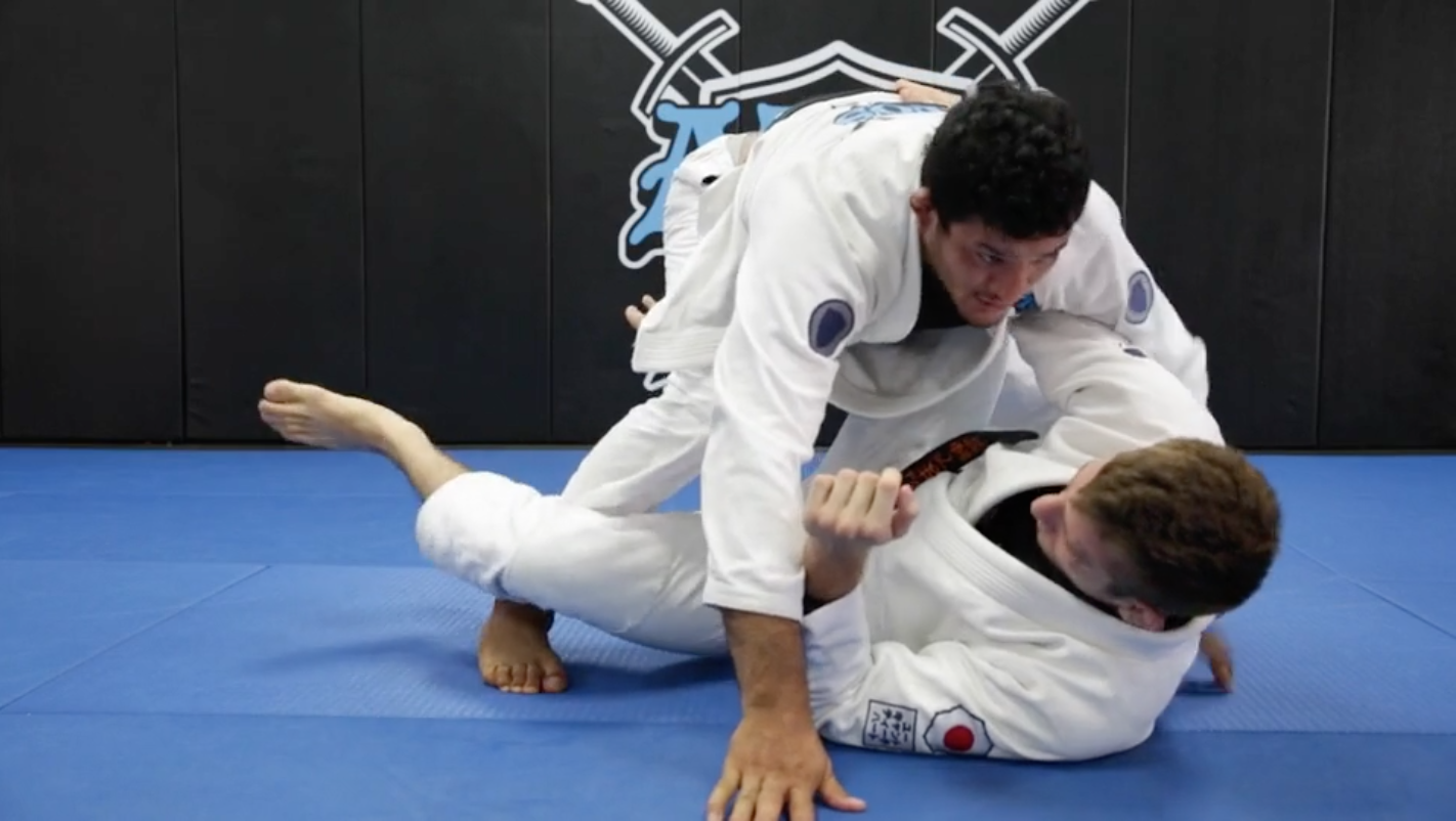 Butterfly Sweep Defense + Knee Cut & Long Step Pass