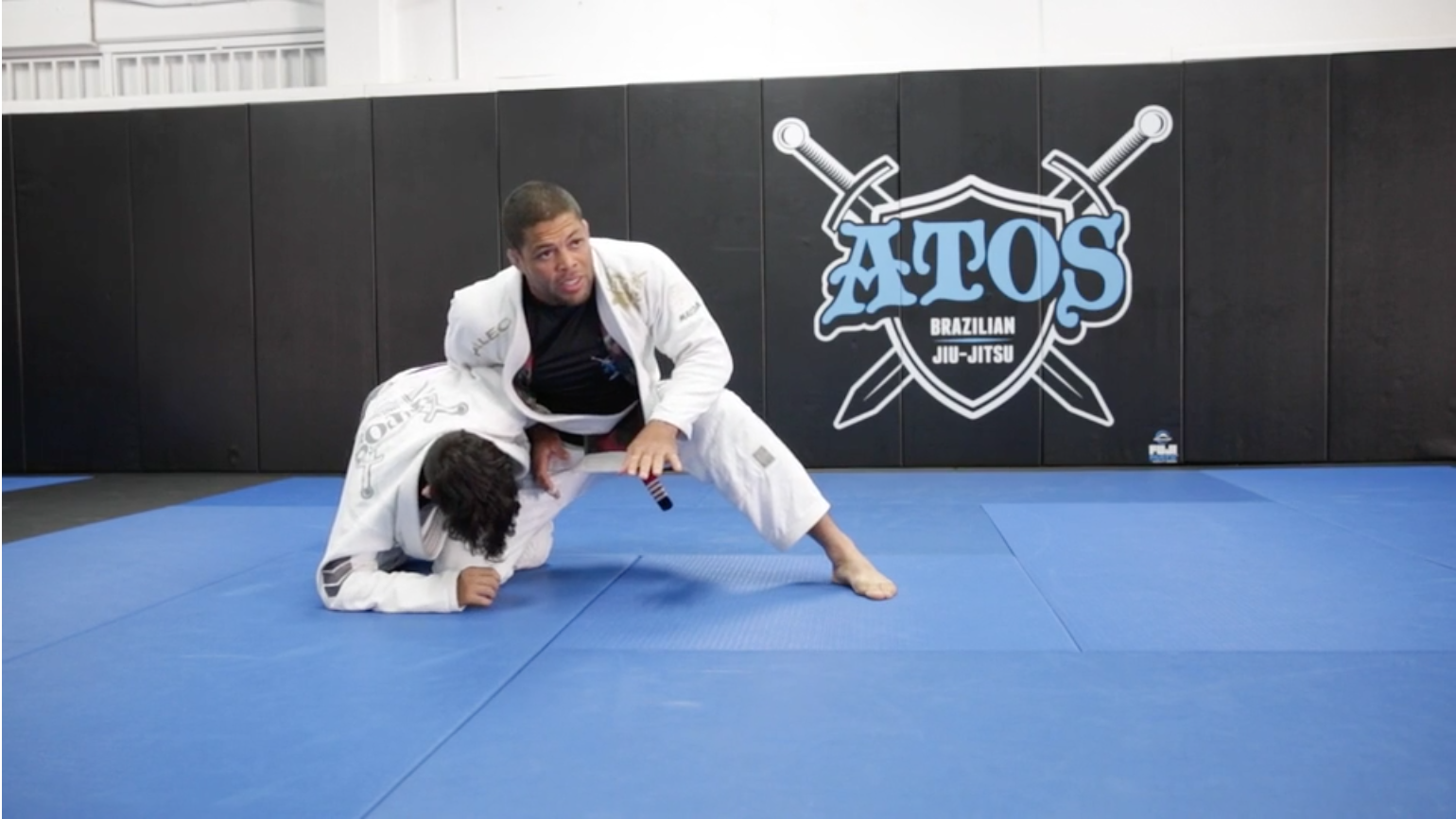 Loop Choke from Single Leg Defense with Key Defense Details