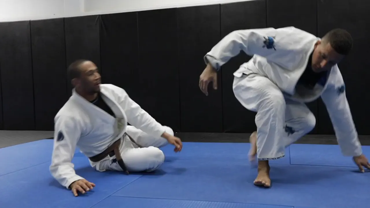 Sweeping From the Reverse De la X - Dominique Bell - Atos BJJ OnDemand