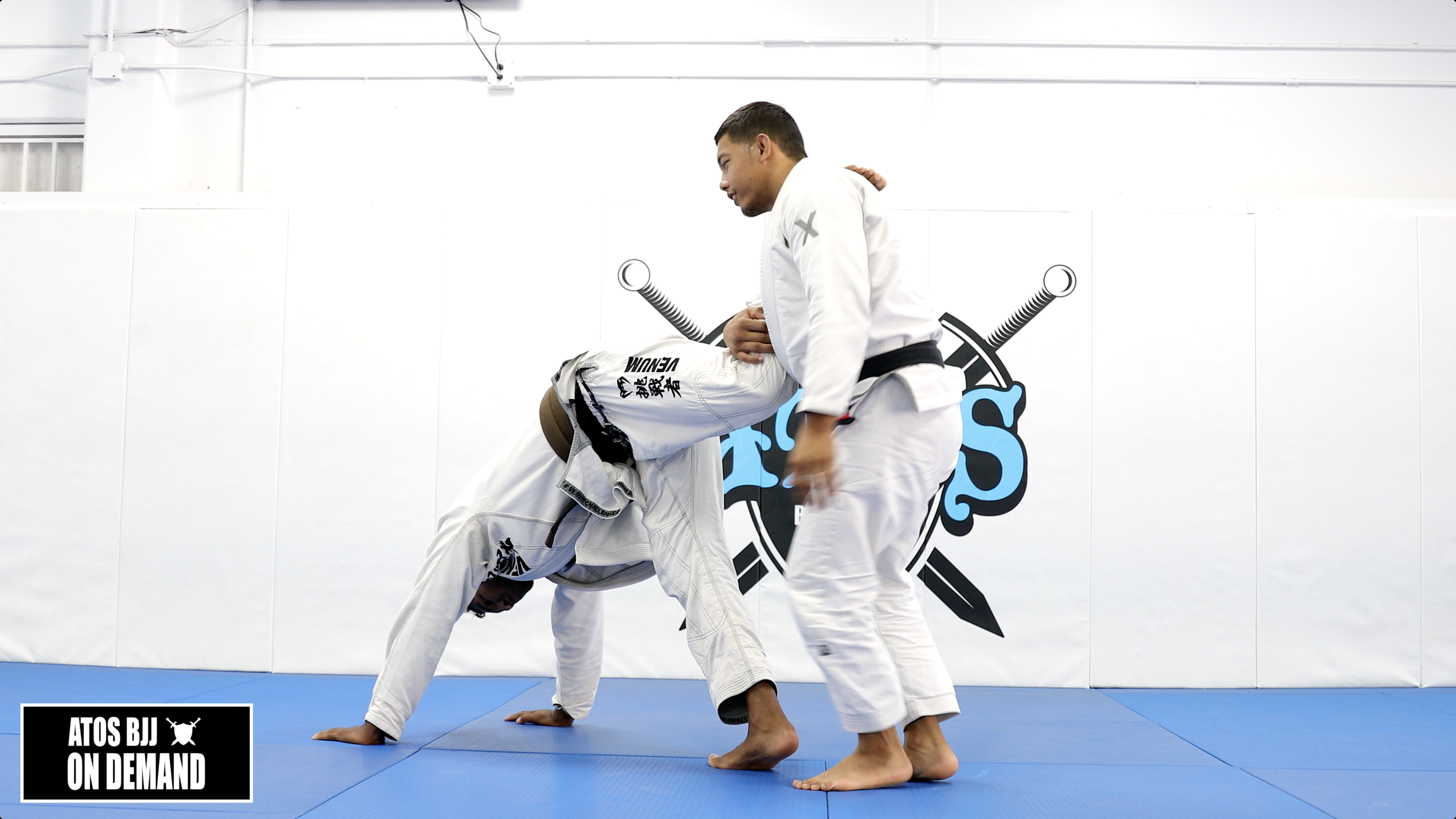 Deep De La X Transitioning to X & Y Guard Sweeps 