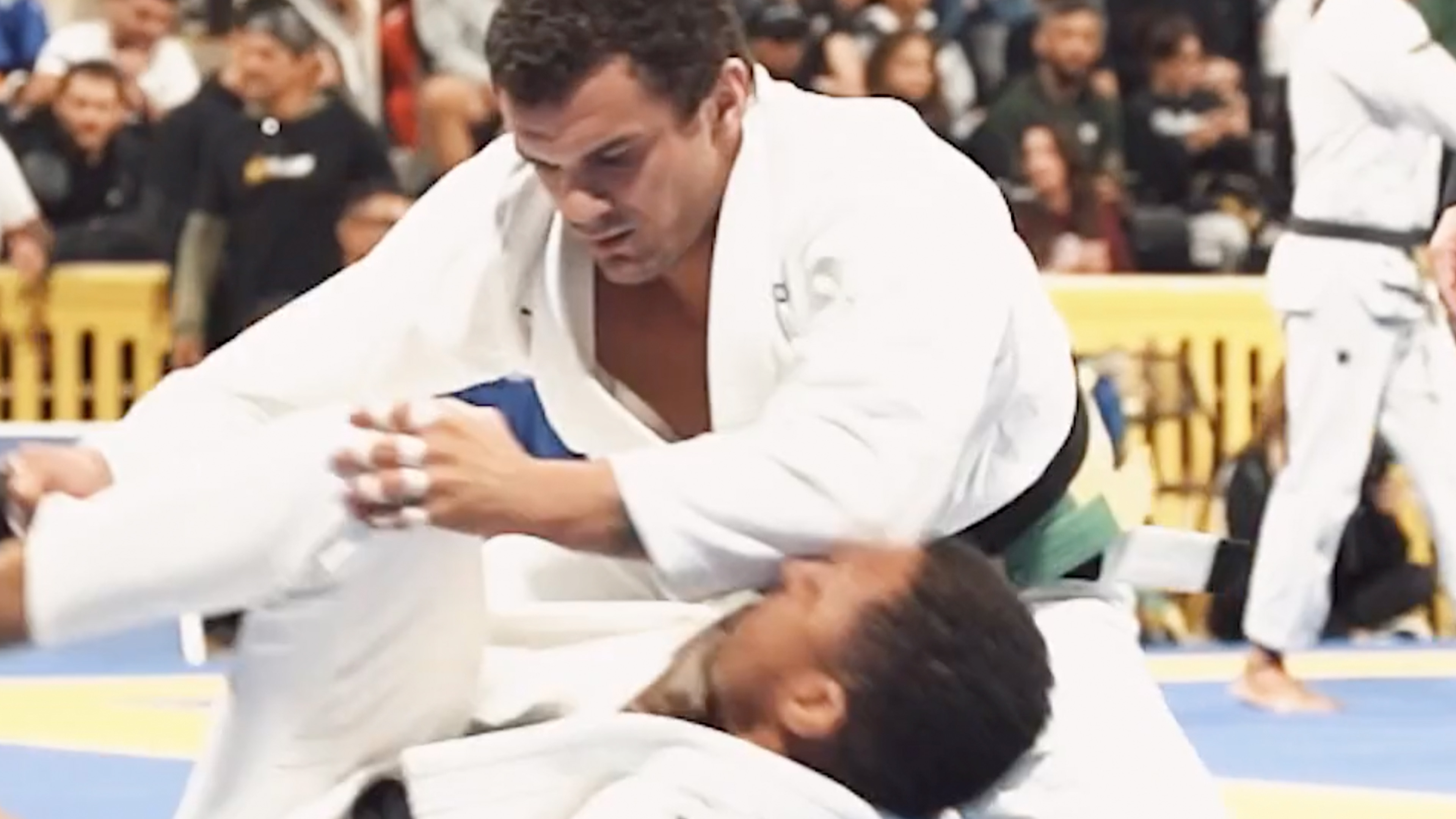Beautiful Guard Pass by Rafael Silveira at the 2024 IBJJF Worlds