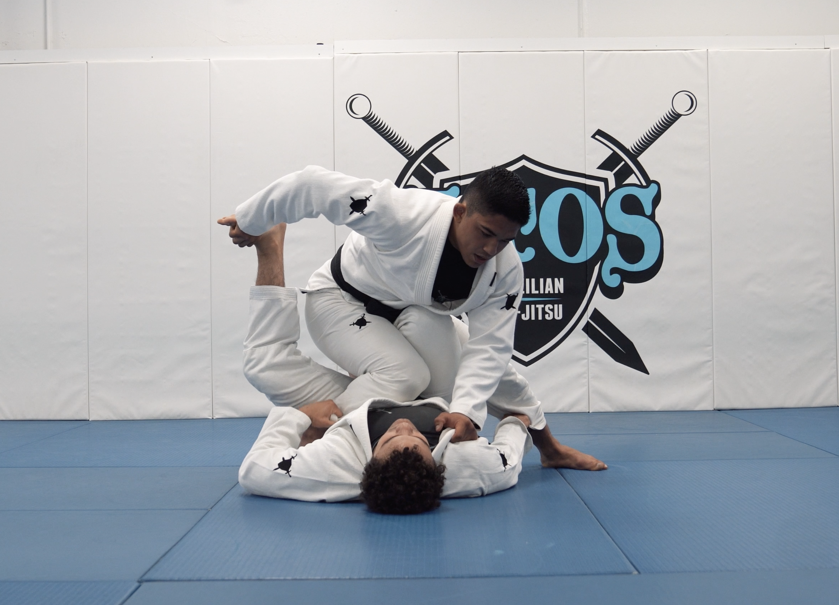 Single Leg X Pass Using Knee Cut | Part 1