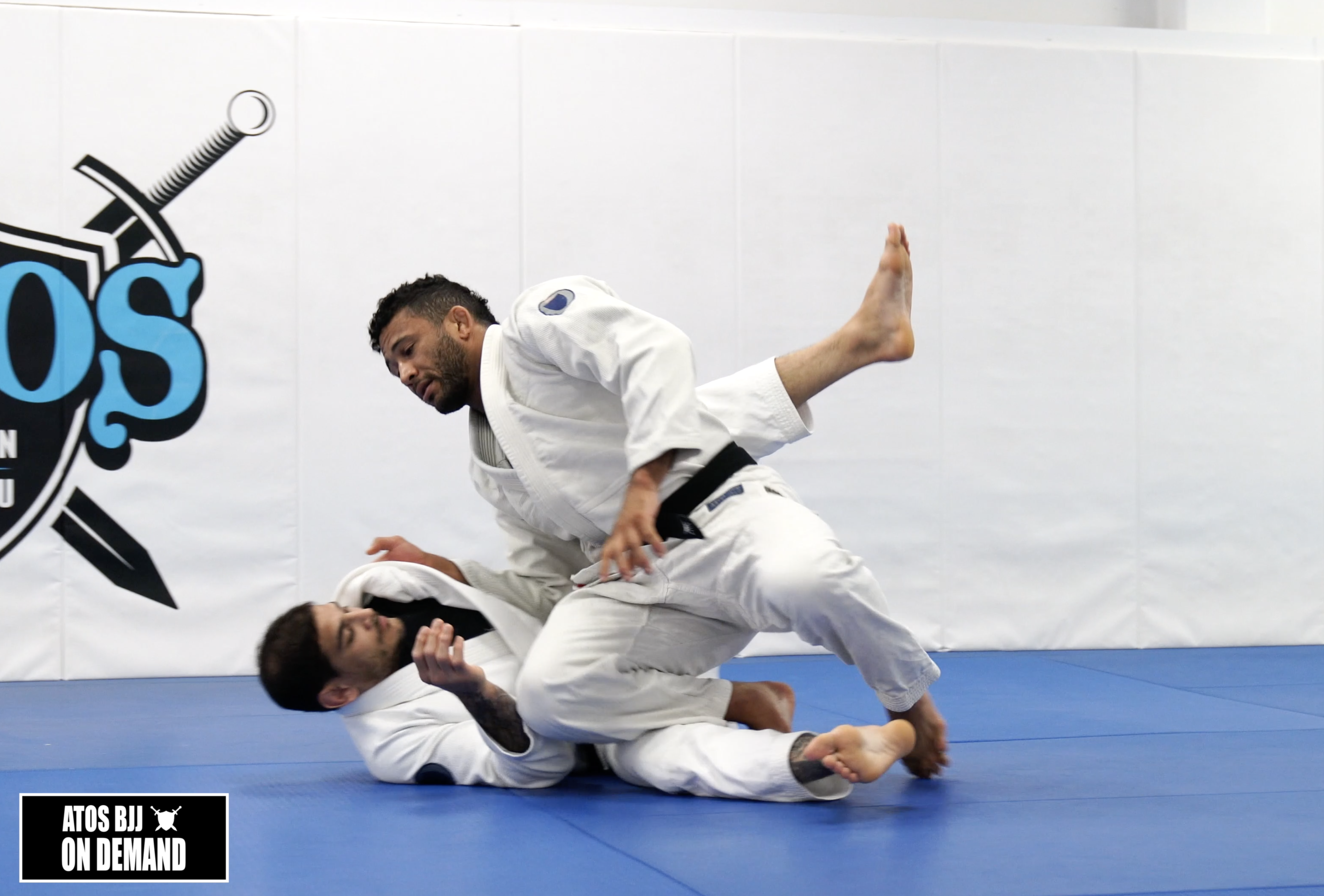 Flying Knee Cut Guard Pull Interception
