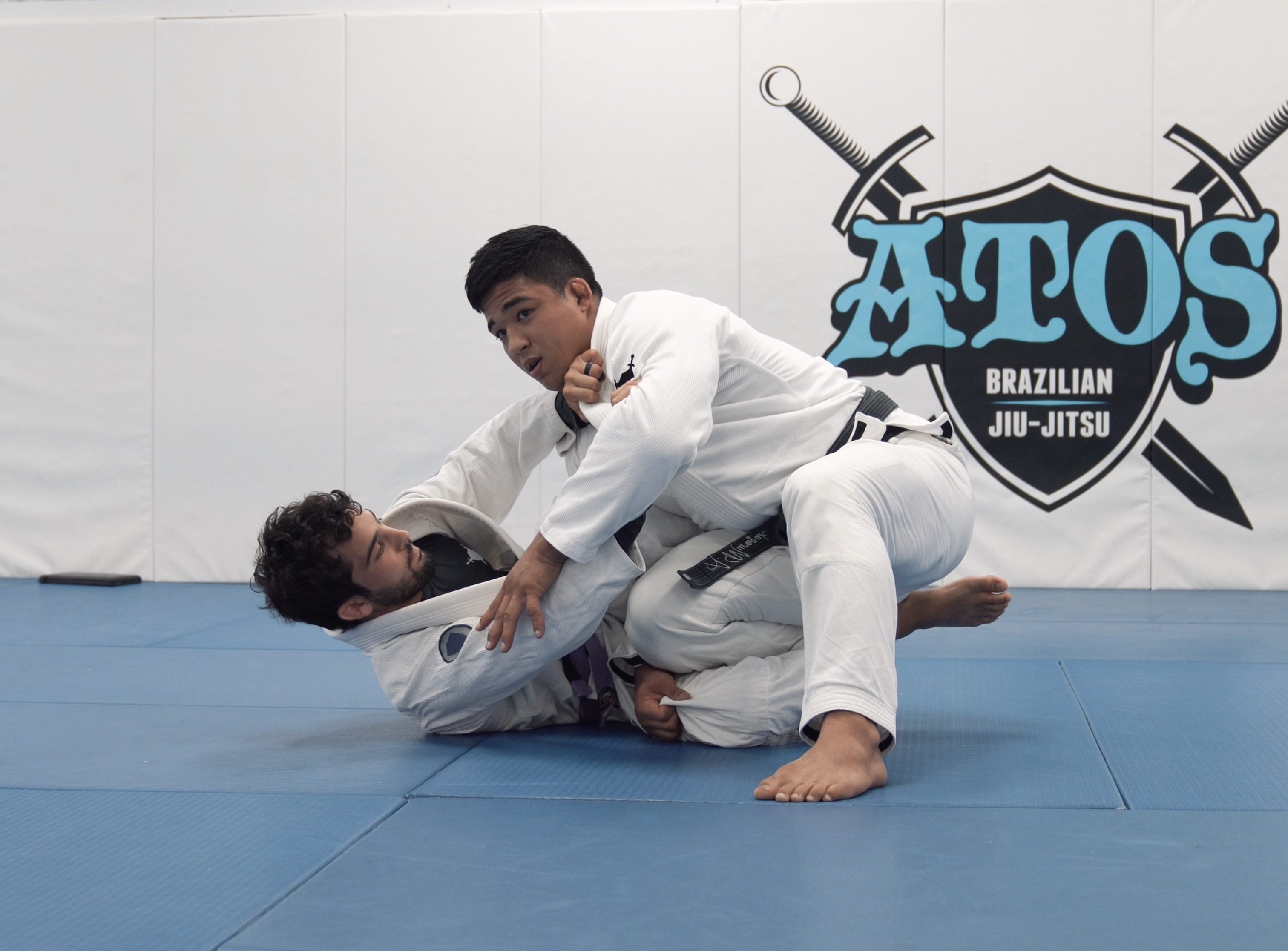 Knee Cut Pass When Your Opponent Doesn't Allow You To Have The Collar Grip