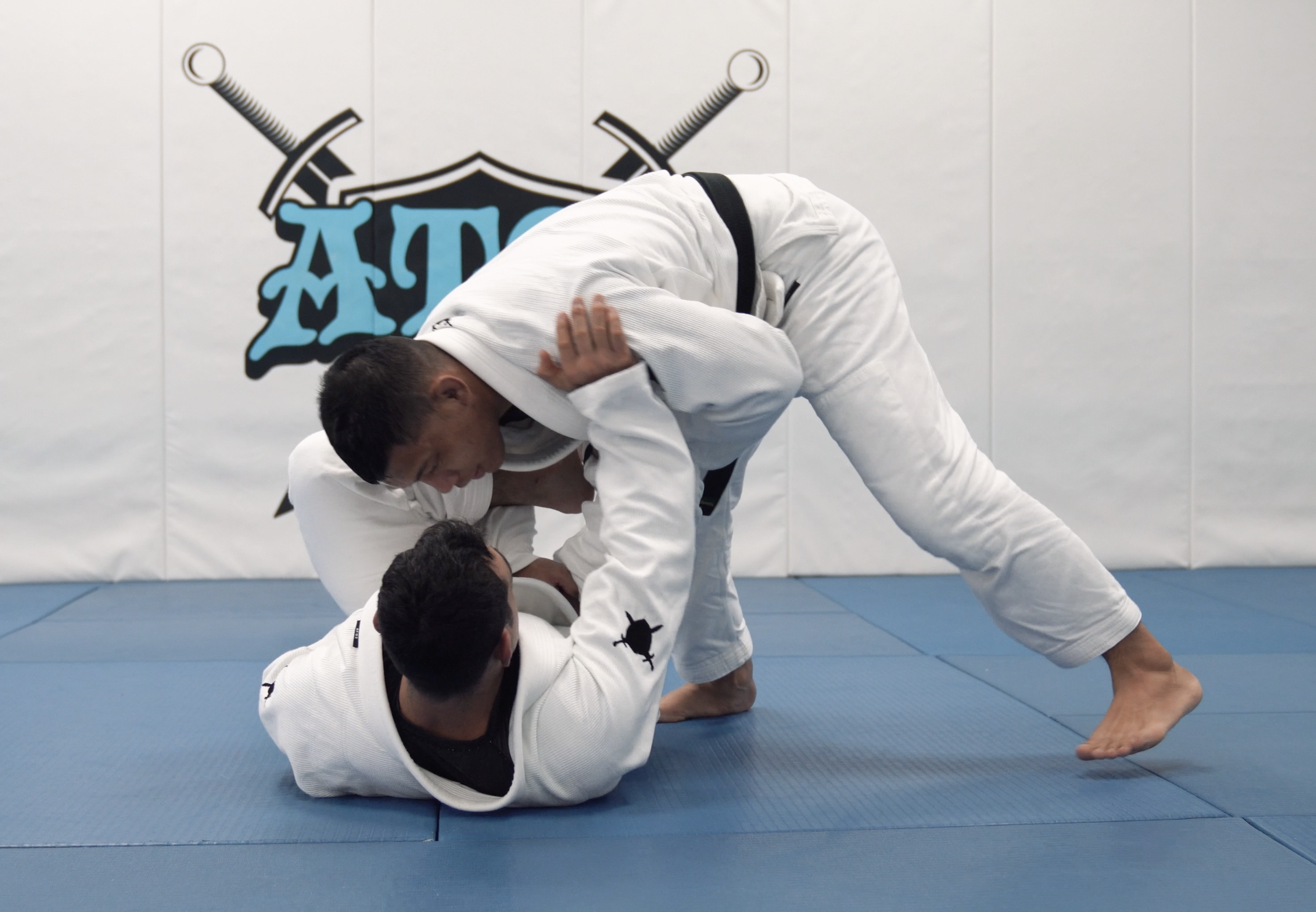 Passing Spider Lasso With Knee Cut | Part 1