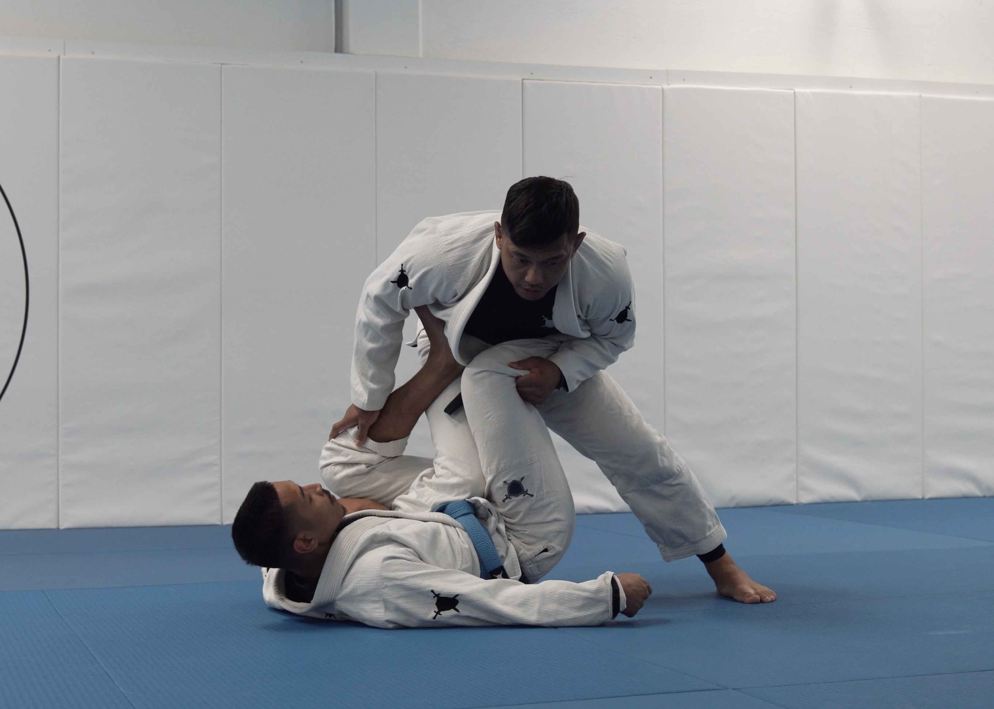 Single Leg X Splitting the Leg Pass