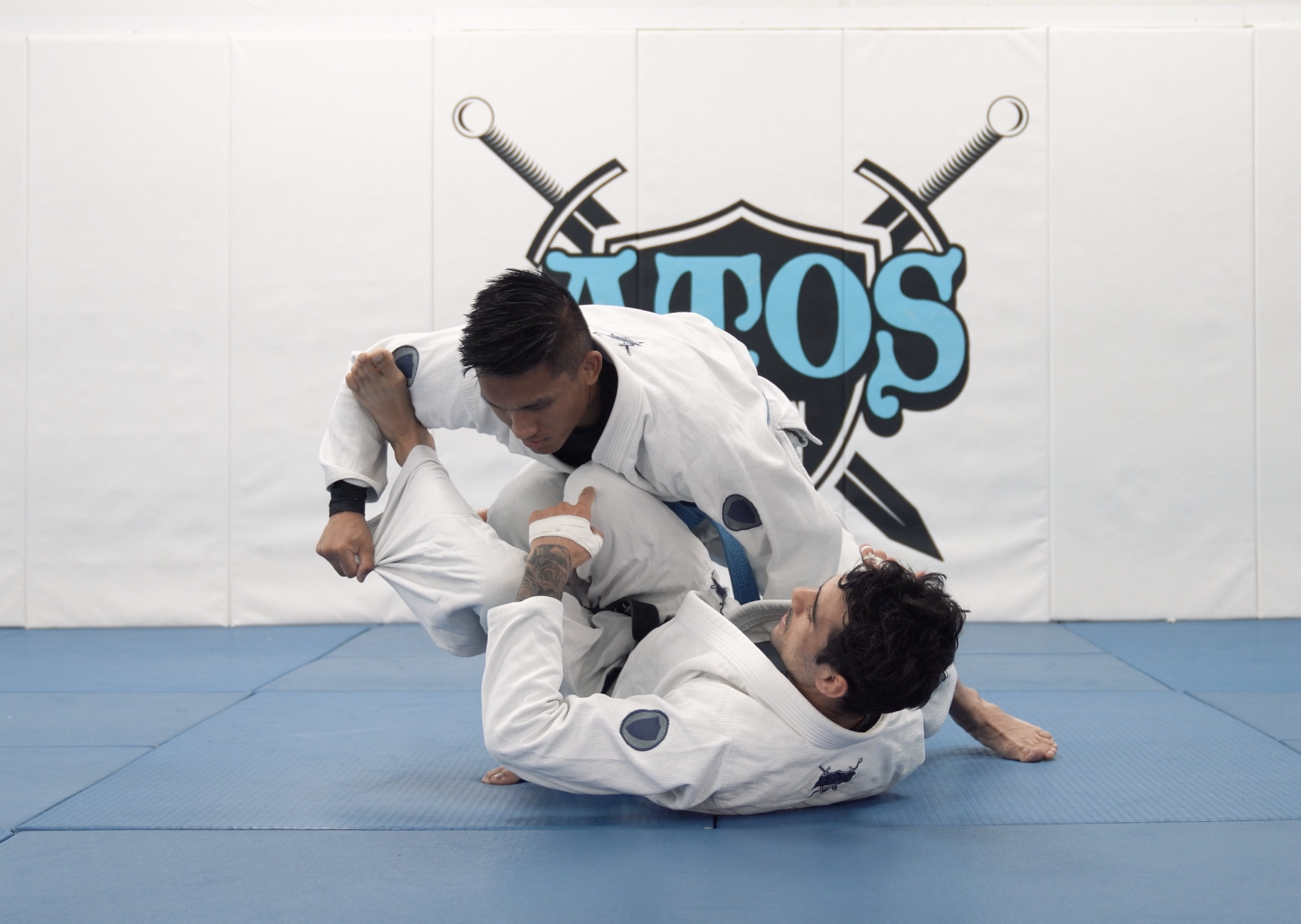 Kiss of the Dragon From Collar Sleeve to One Leg X | Part 2