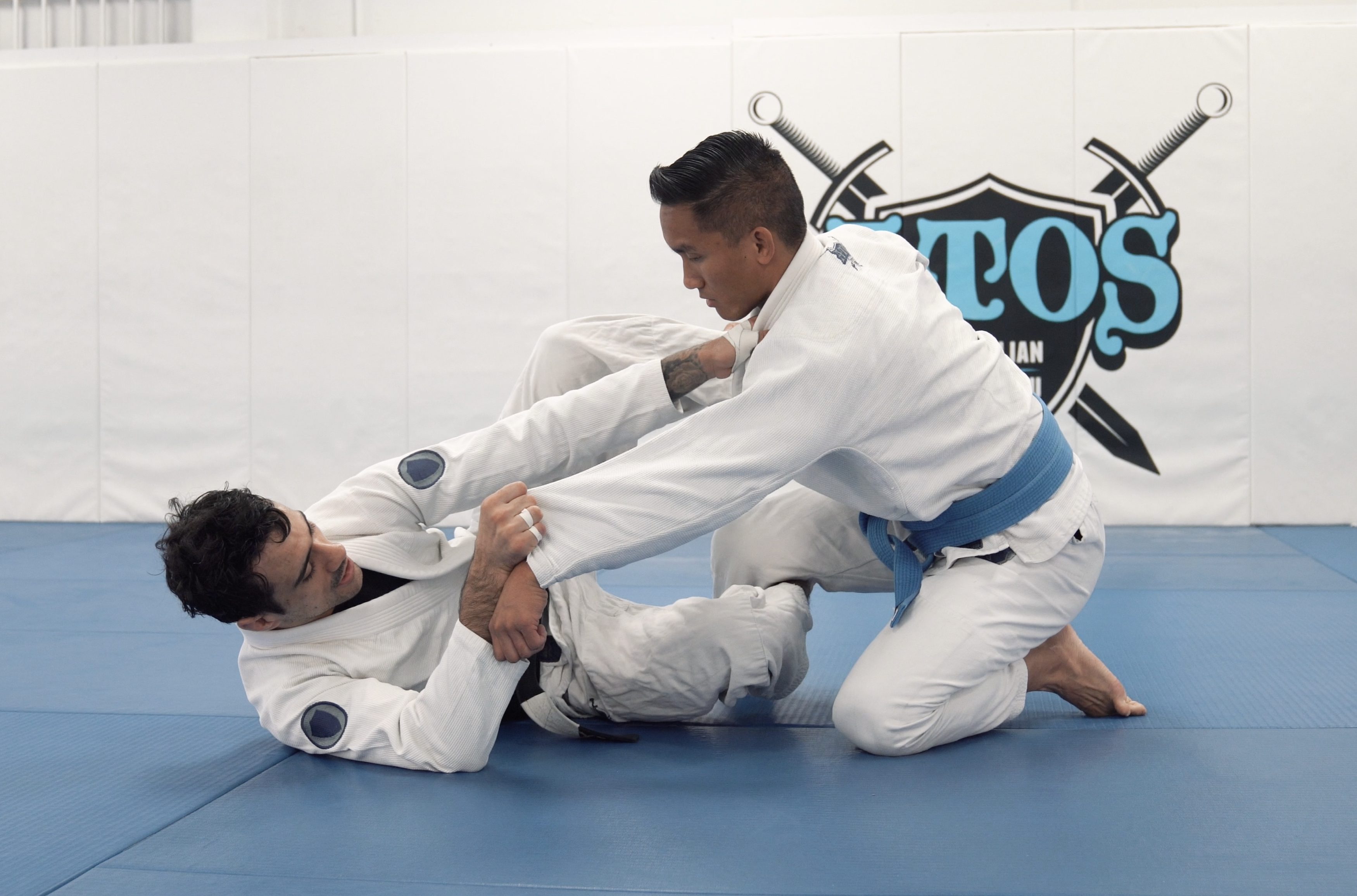 Kiss of the Dragon From Collar Sleeve to One Leg X | Part 1