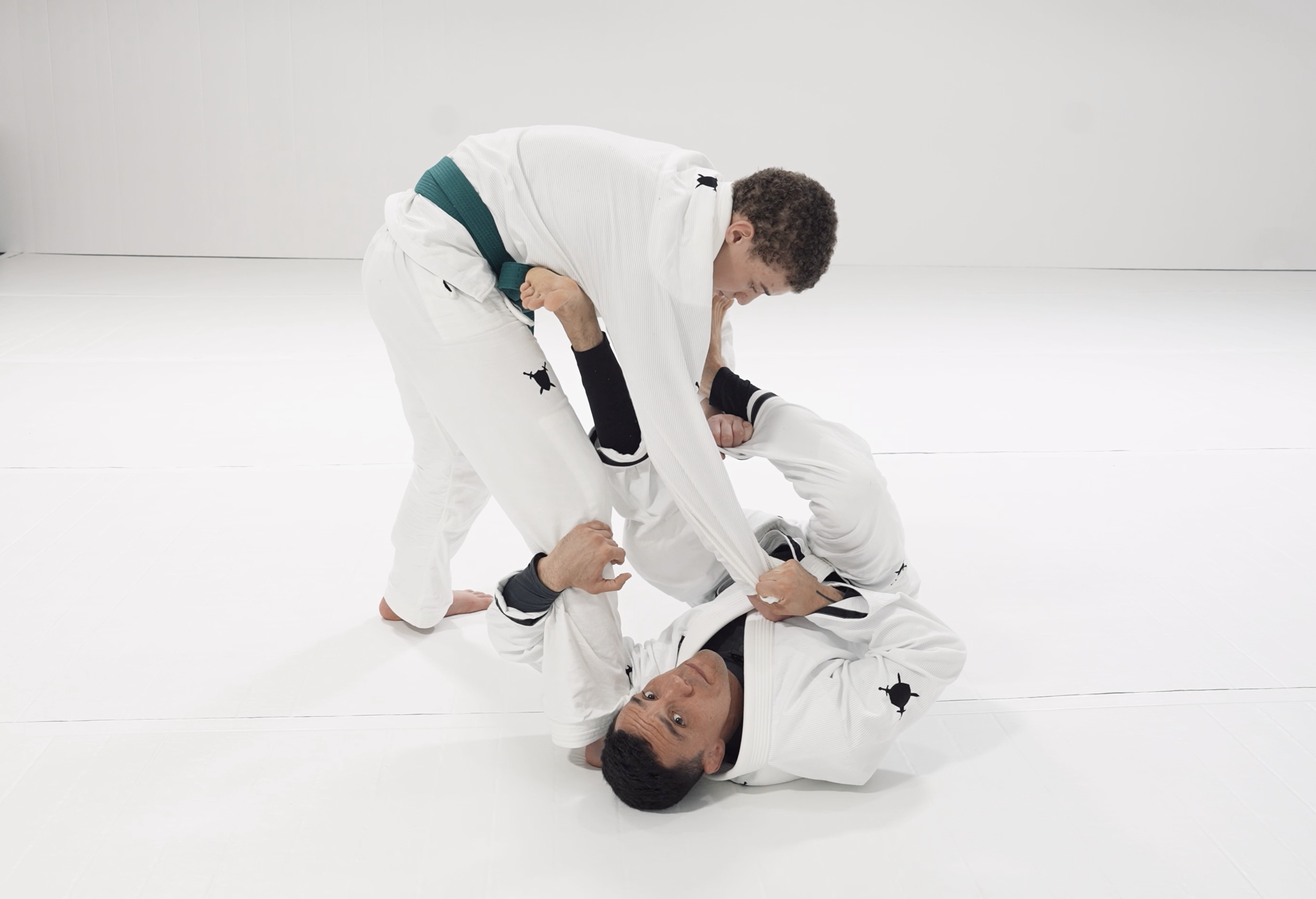 Cross Grip Control and DLR to Omoplata