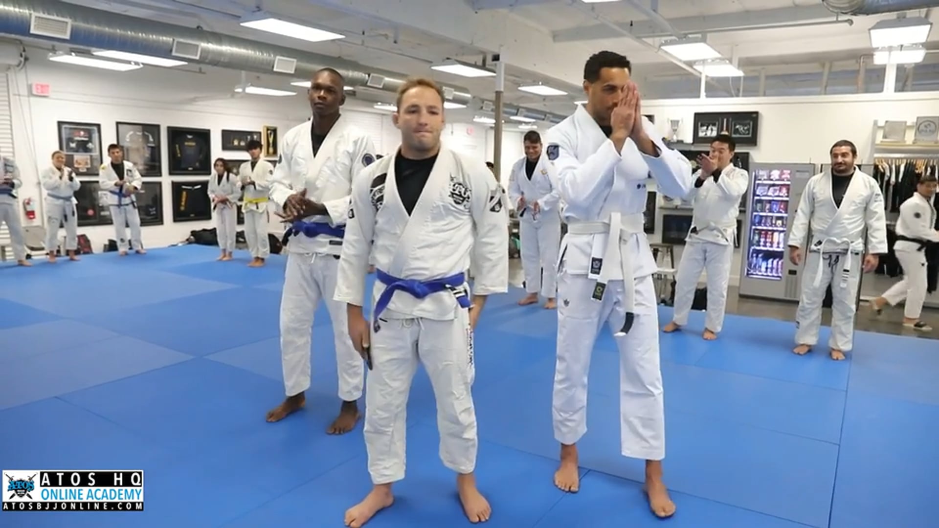 Vlog - Atos Aukland Crew Presents Ponamu Stones to Andre Galvao & Josh Hinger