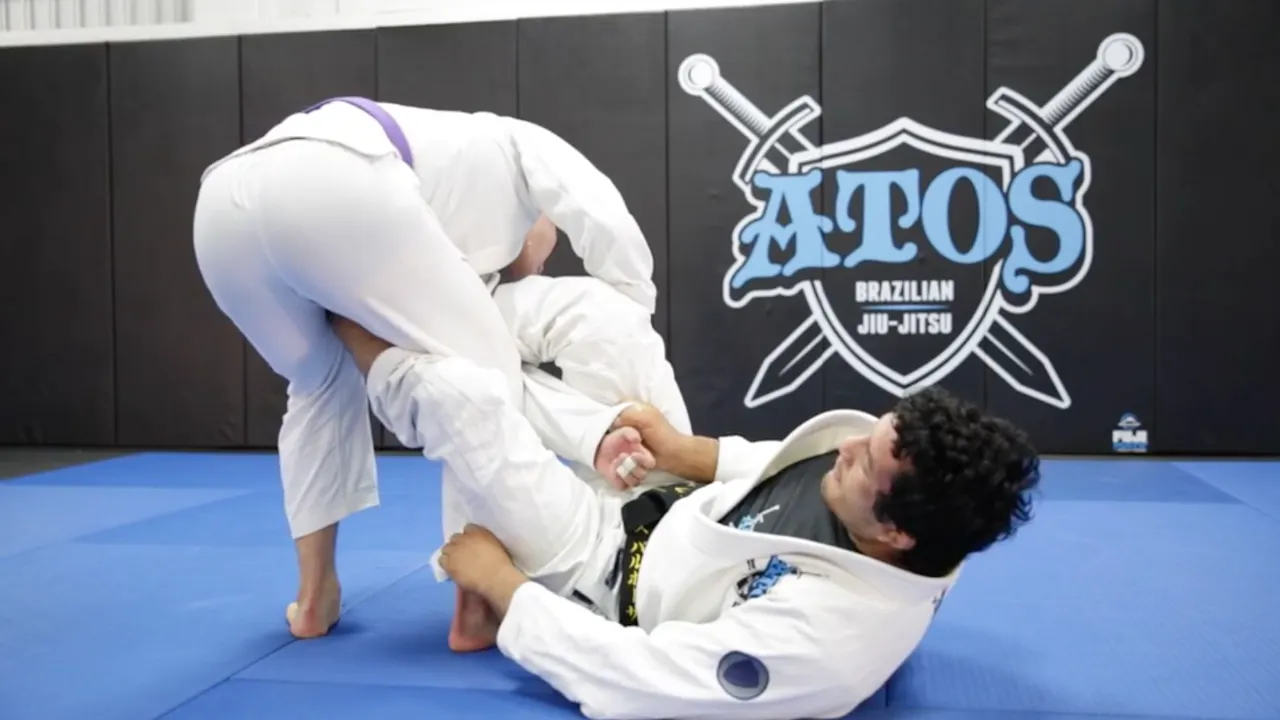 Lasso Guard Sweep with the Deep De La Riva - Lucas Barbosa - Atos BJJ ...