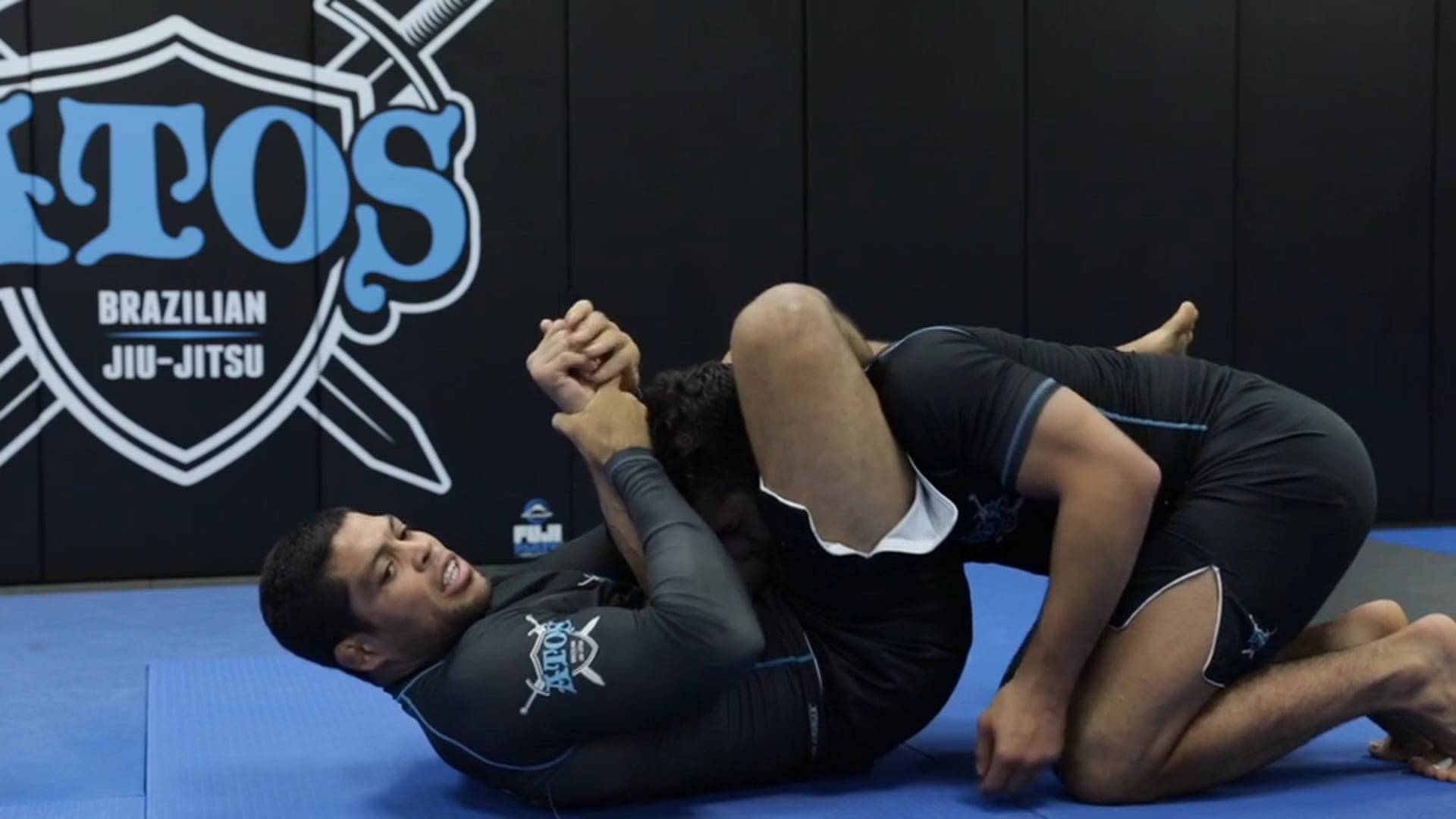 Basic But Powerful Triangle Set Up From Mount Position