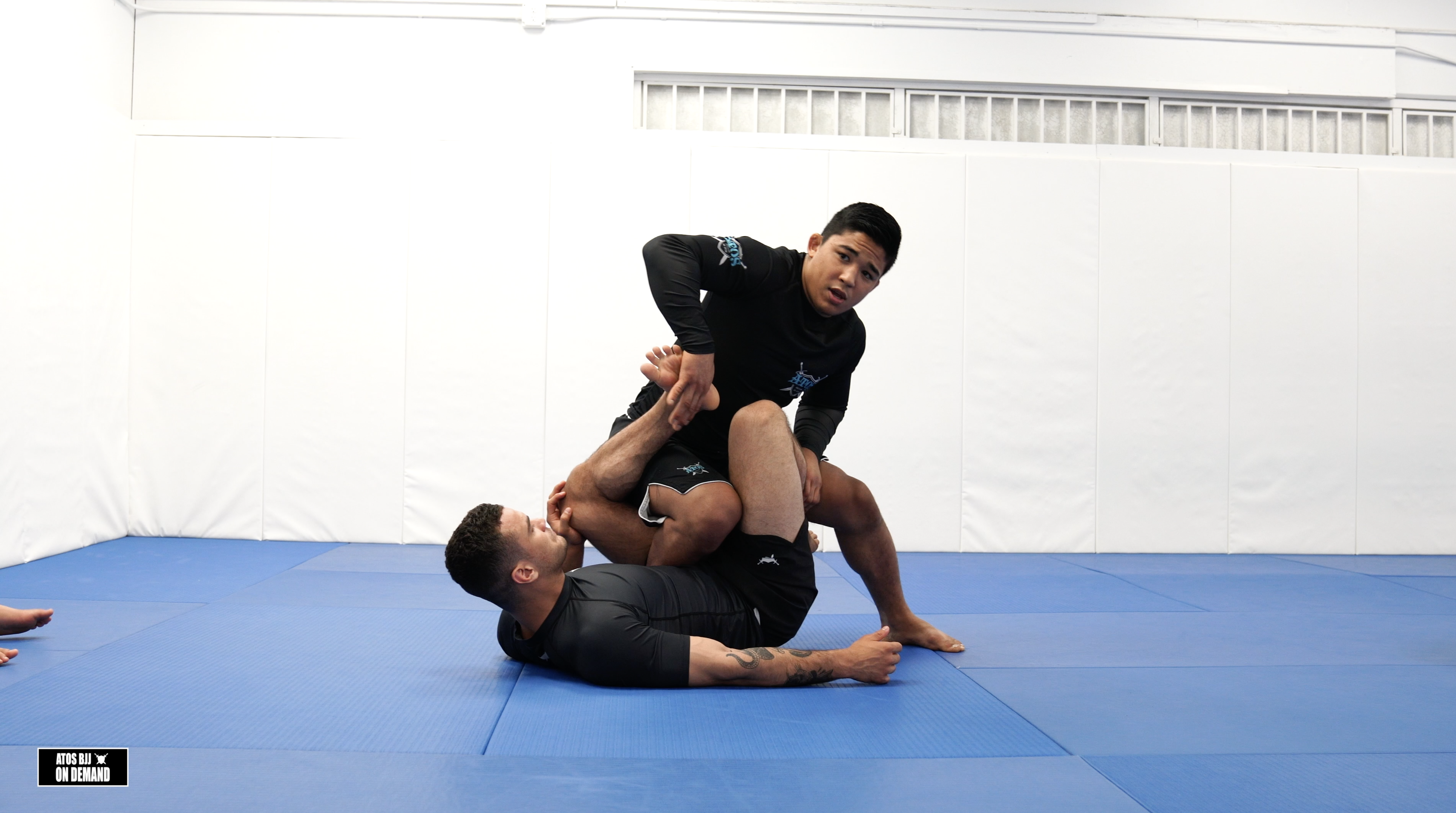 One Leg X Pass | Kids Class