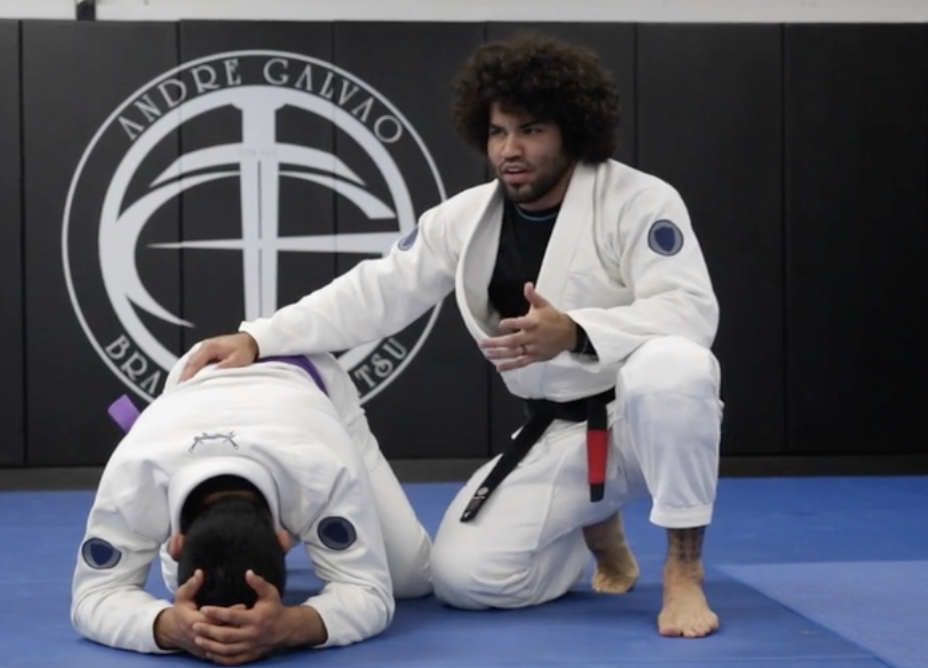 Transitions: Toreando Pass From DLR Guard to Clock Choke Submission