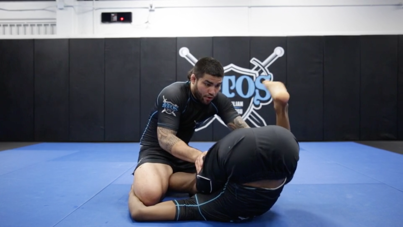 Defending the Inverted Guard + Pass to North South