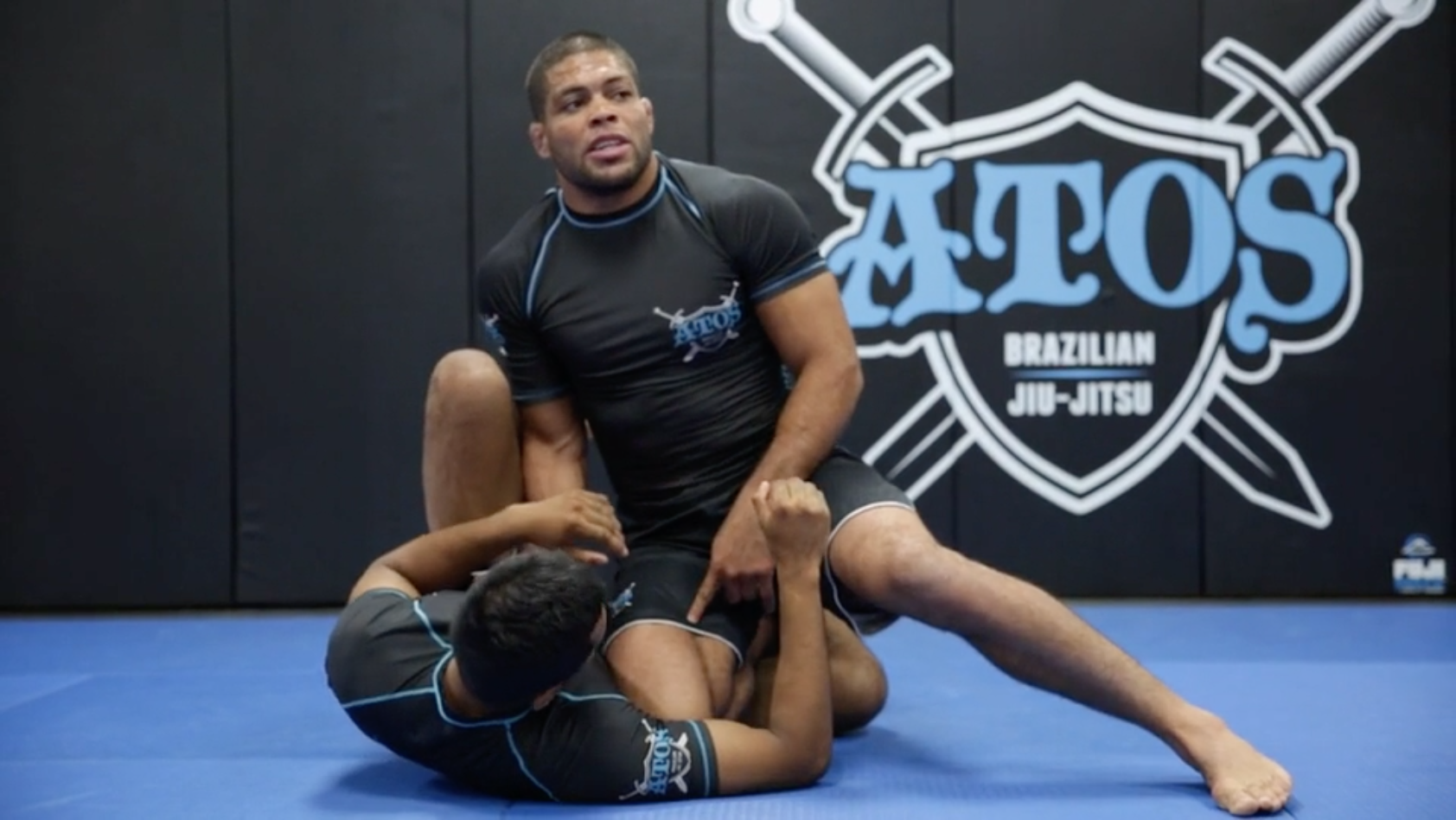 Knee Cut Pass from Open Guard + Side Control Details