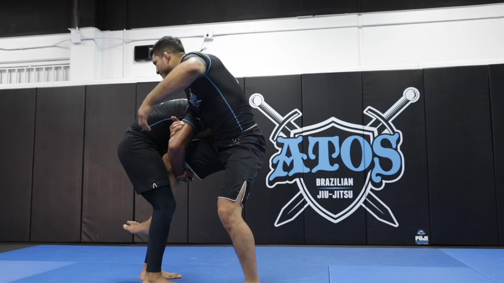 Single Leg Counter Using the Arm Drag to Back