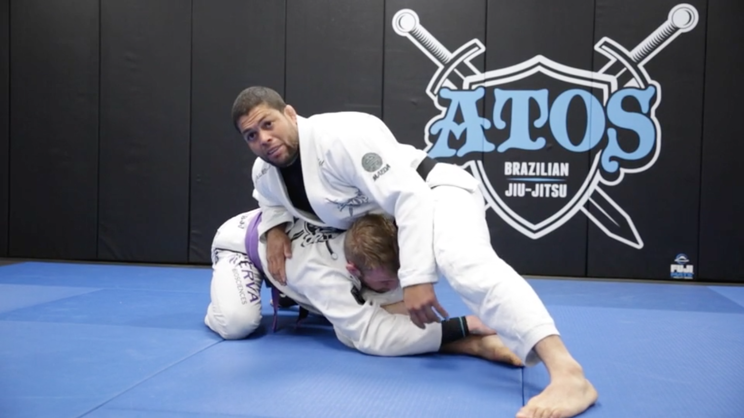 Clock Choke While Defending the Single Leg from Turtle