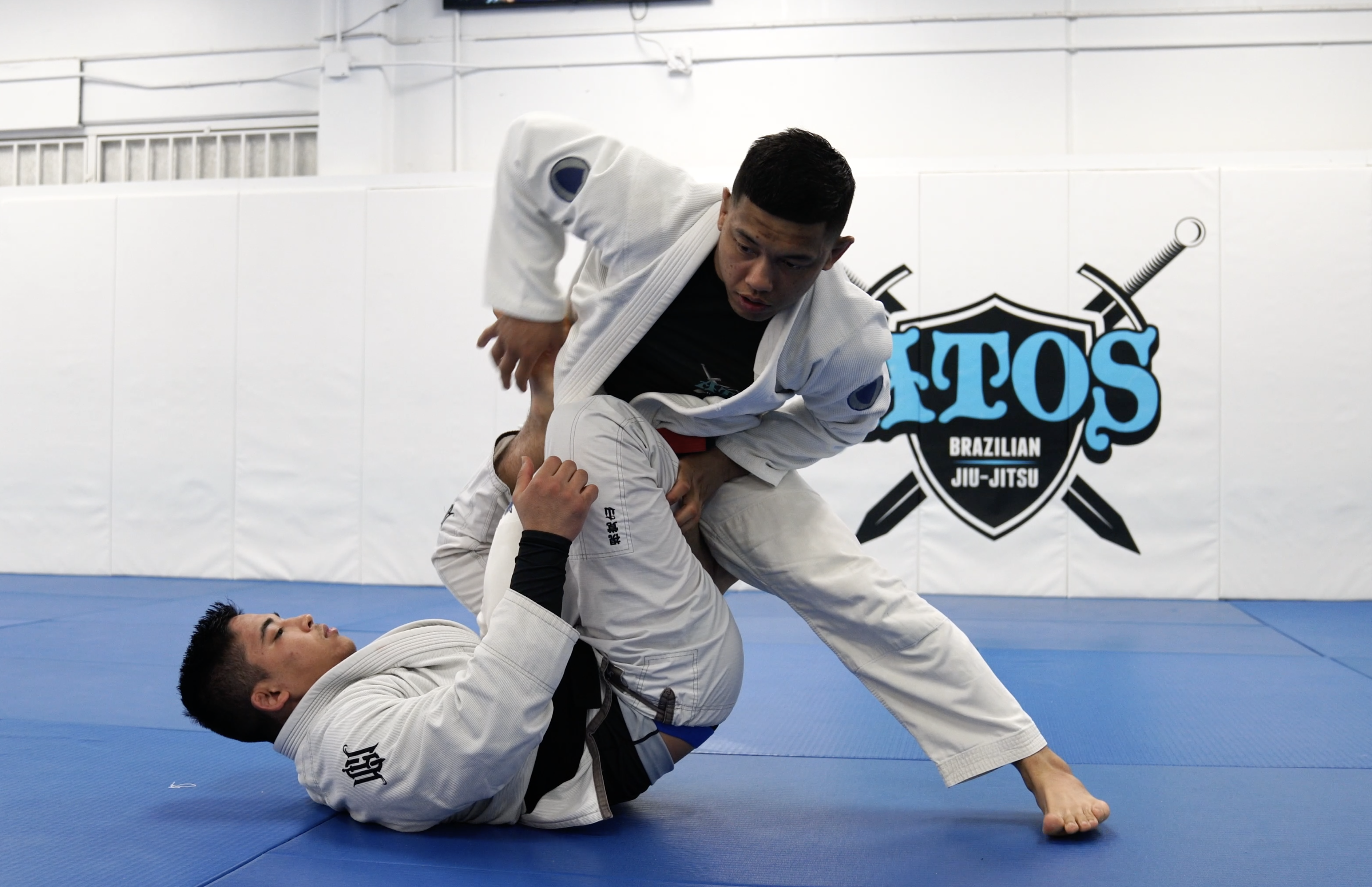 Basic Single Leg X Pass