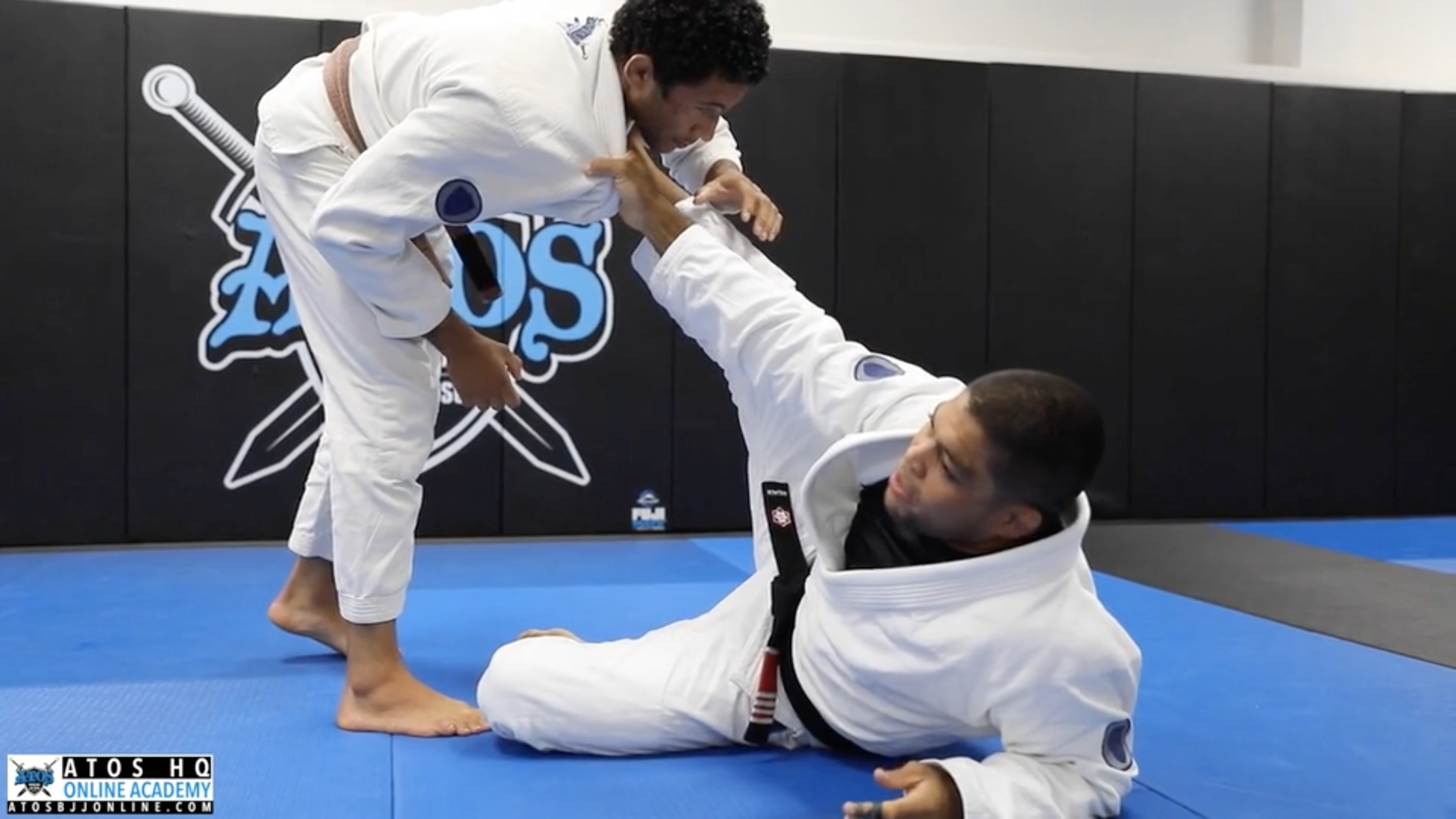 Sweep From De la Riva Guard Using the Lapel