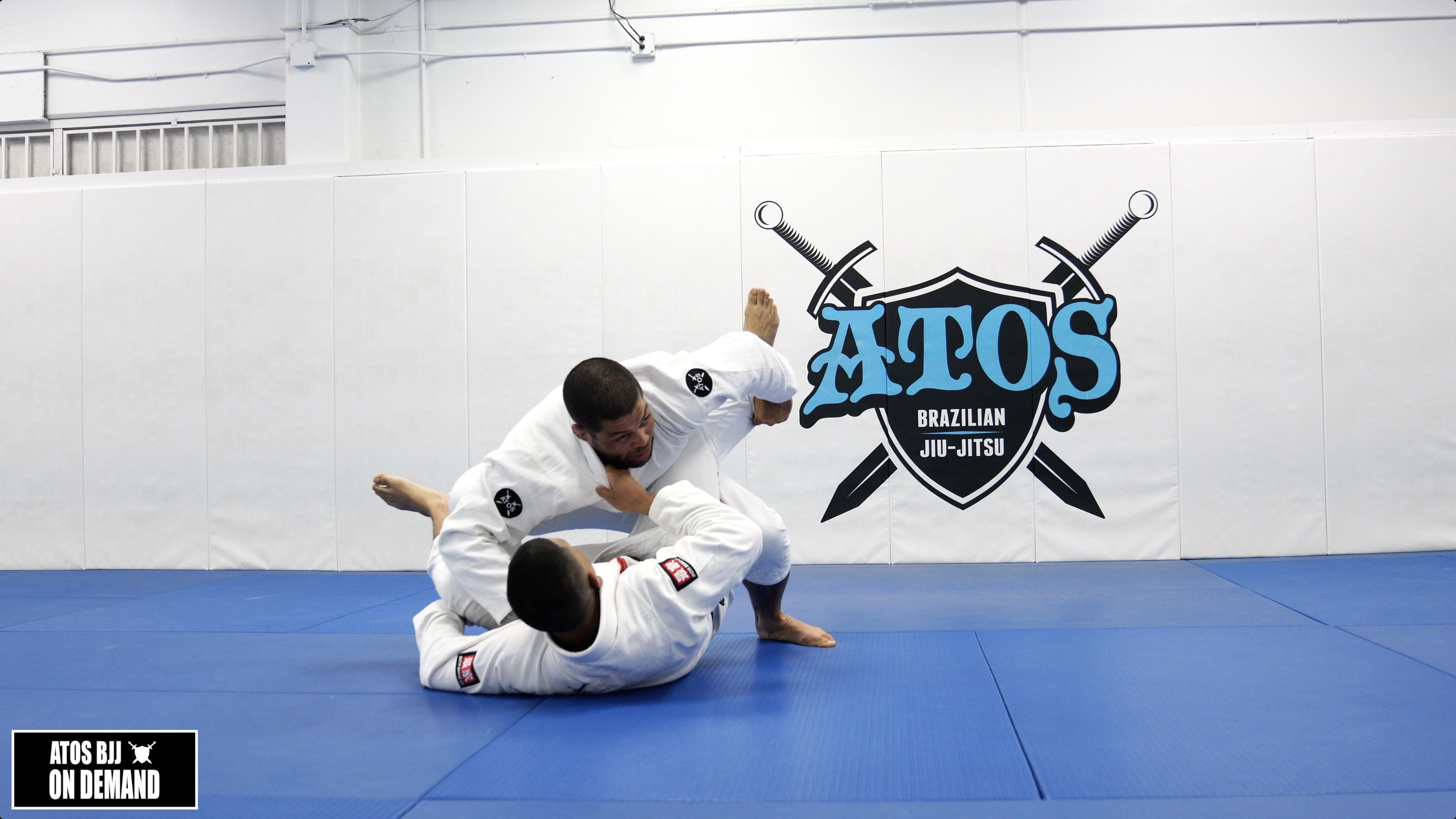 Split Pass to Windshield Wiper & Leg Drag + Peace Grip Strangle