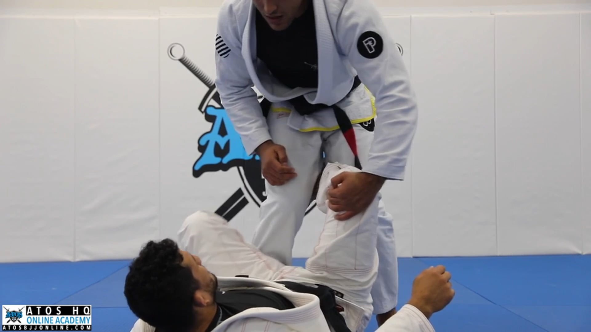 Passagem de Guarda Cruzando o Joelho