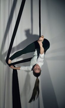 Standing twist to Crossback Straddle