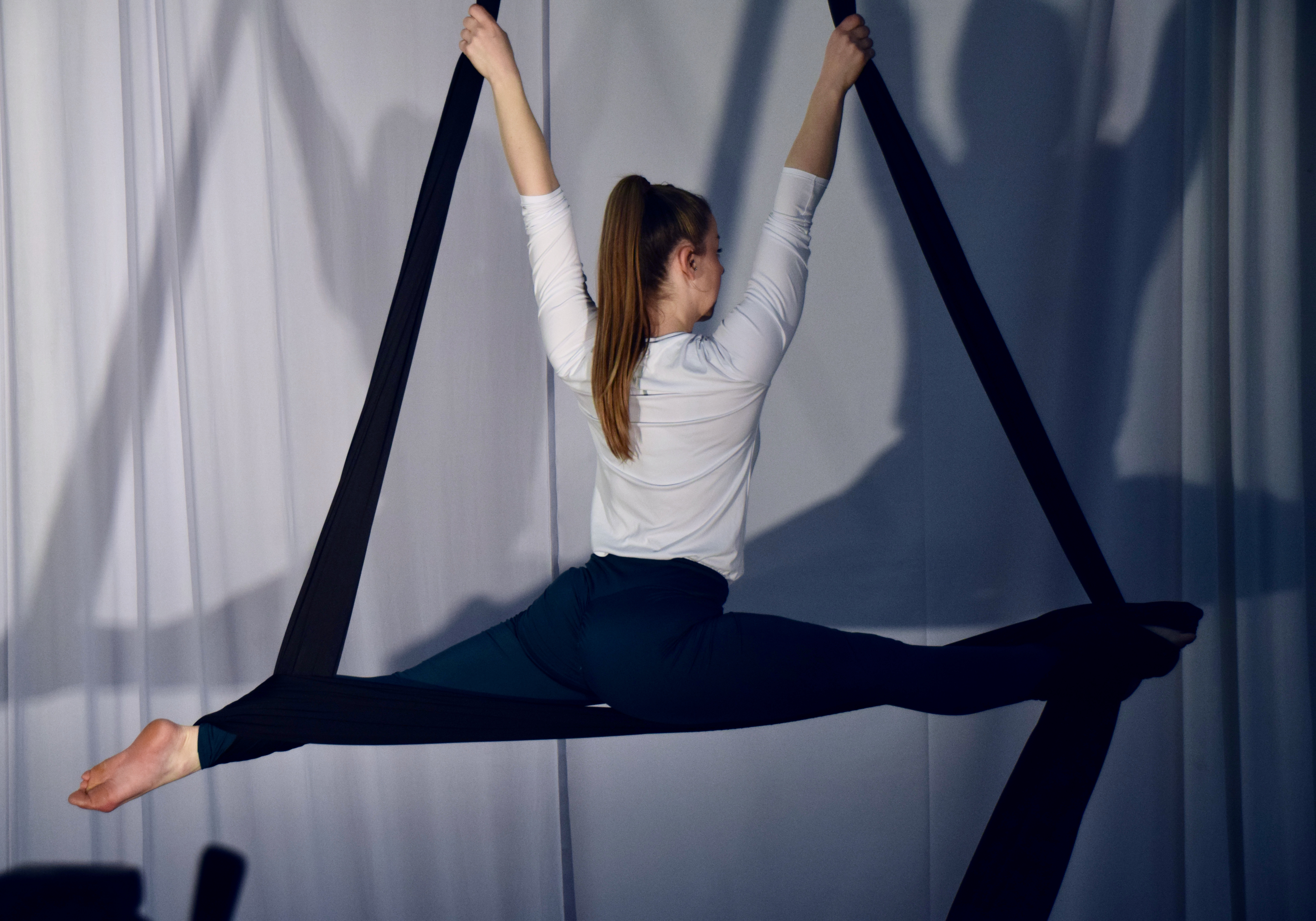 Tear drop climb to Split to backwards roll out