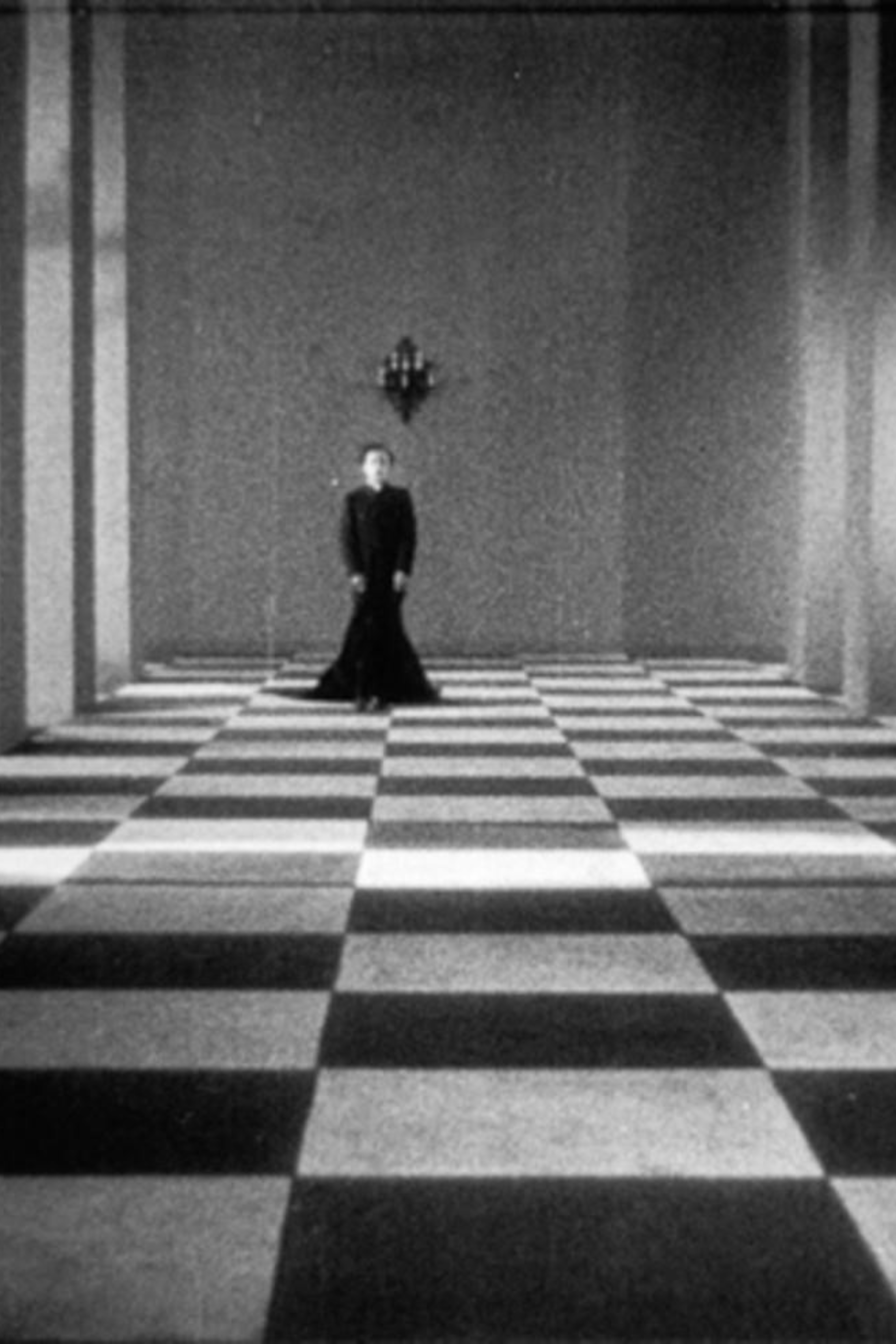 The Seashell and the Clergyman (1928)