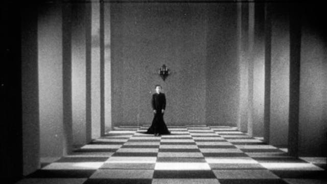 The Seashell and the Clergyman (1928)
